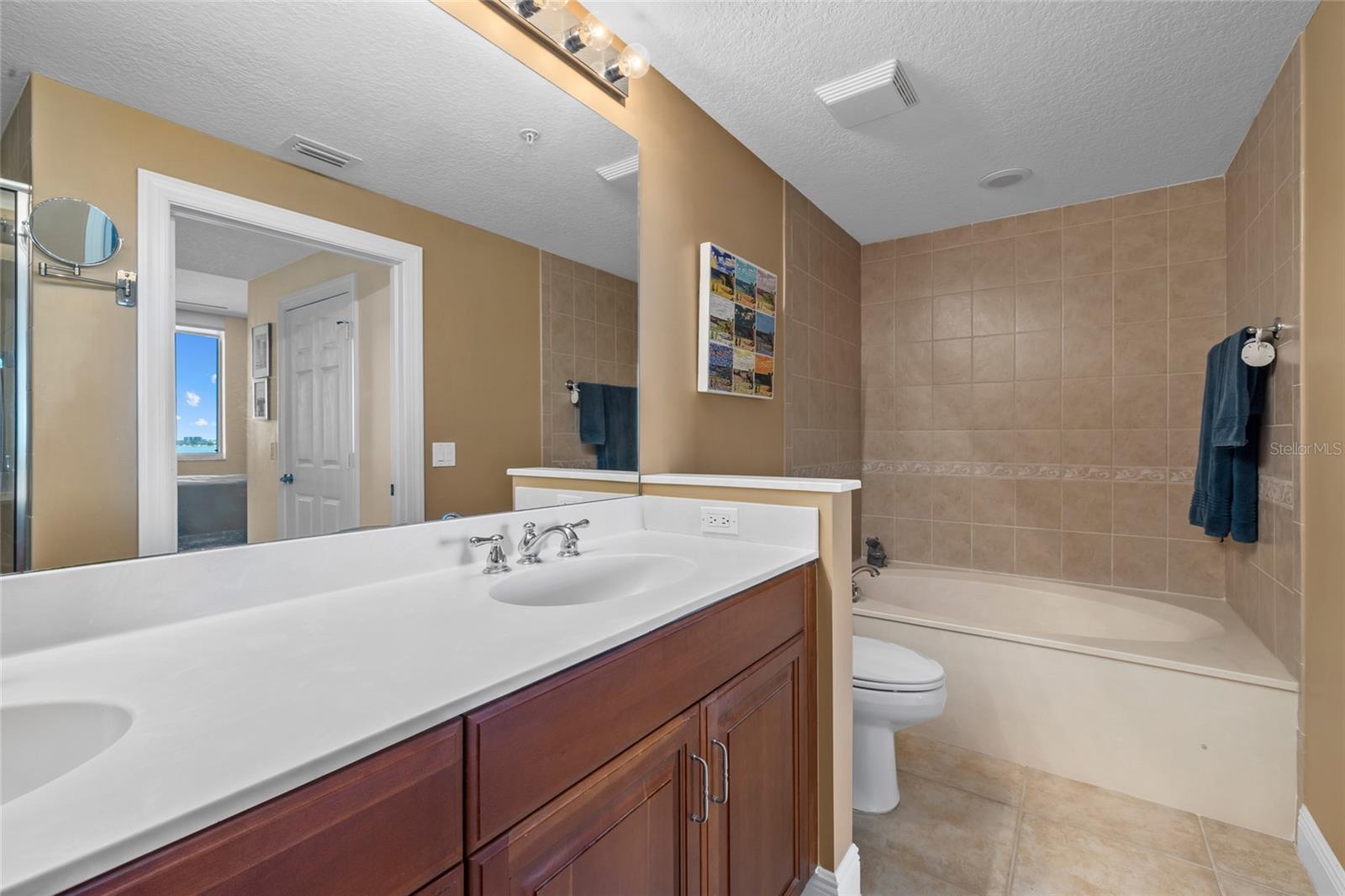 800 N Tamiami Trail 611