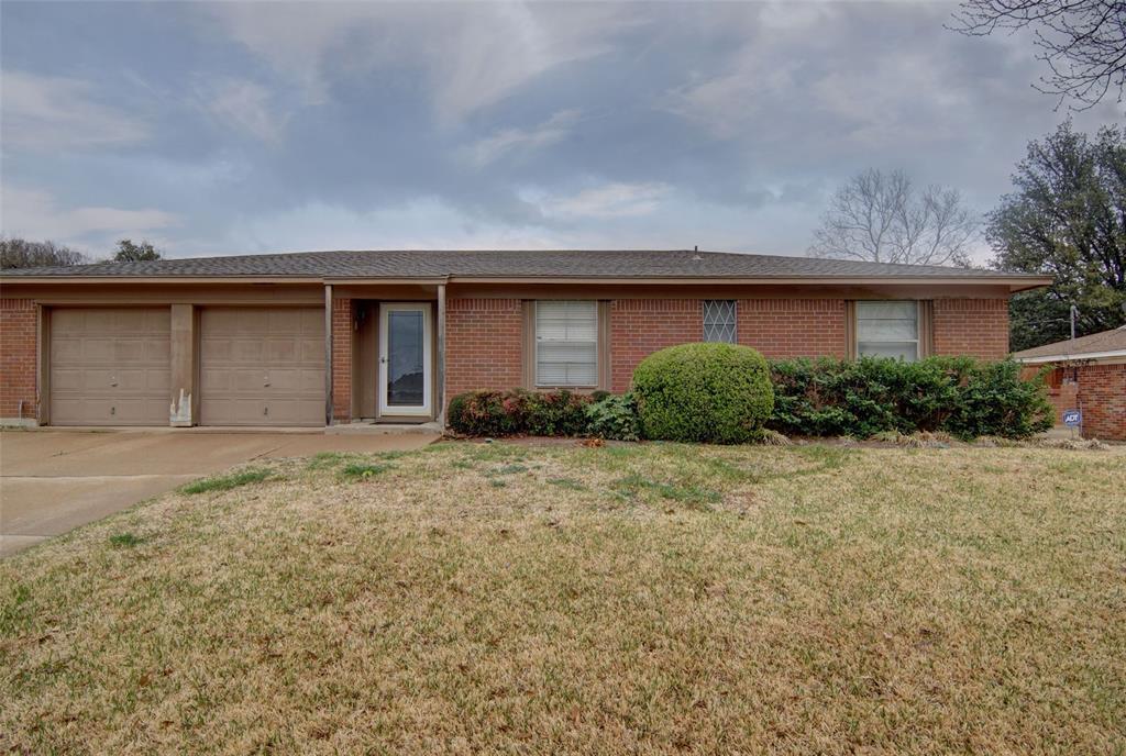 Welcome to 6601 Westrock in Fort Worth—situated on a spacious corner lot in a quiet, established neighborhood in desirable southwest Fort Worth. This well-maintained home offers a comfortable and functional layout featuring three bedrooms and two full bathrooms. The property provides ample outdoor space with room to relax, entertain, or customize to your needs. Inside, you’ll find a home that has been cared for and is move-in ready, with a layout that suits both everyday living and hosting guests. Conveniently located near shopping, dining, and major thoroughfares, this property combines peaceful neighborhood living with easy access to everything Fort Worth has to offer.