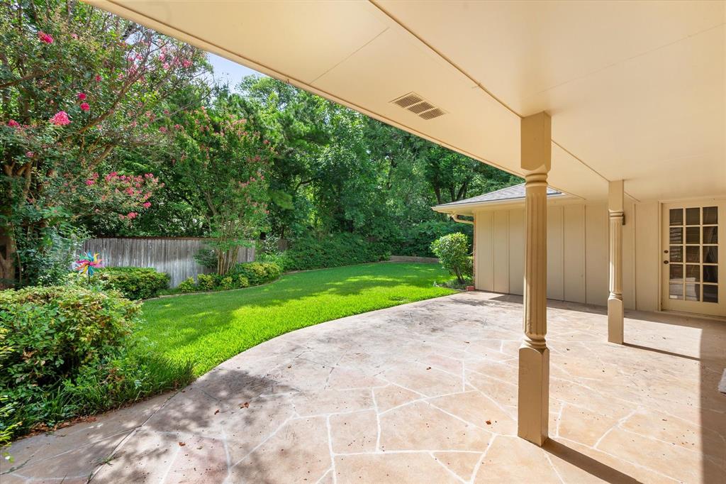 1101 Greenbriar Lane
