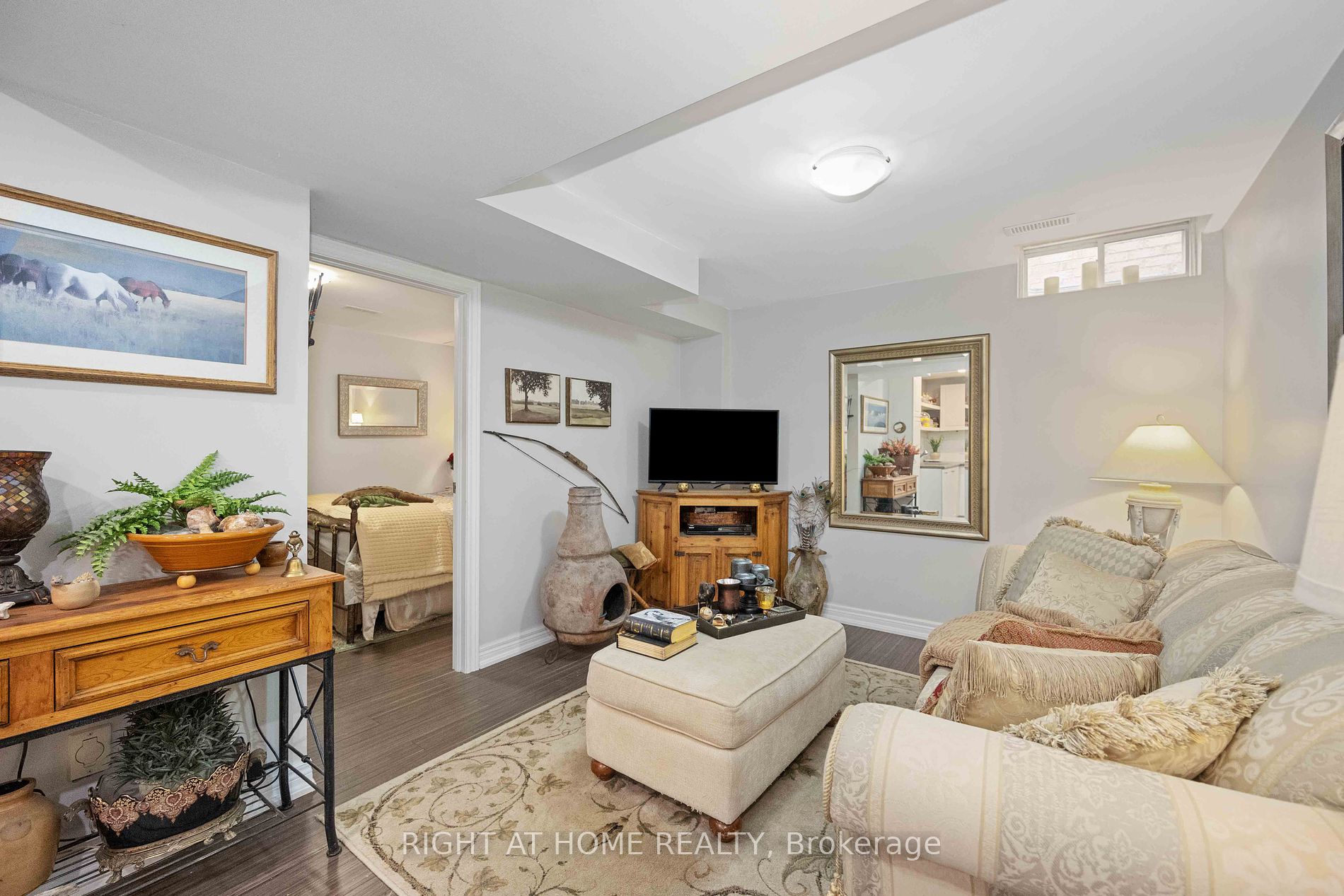 56 Raintree Cres