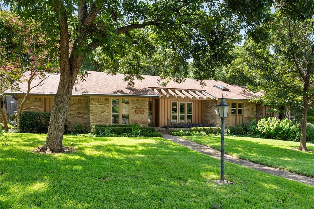 2216 Shadywood Court