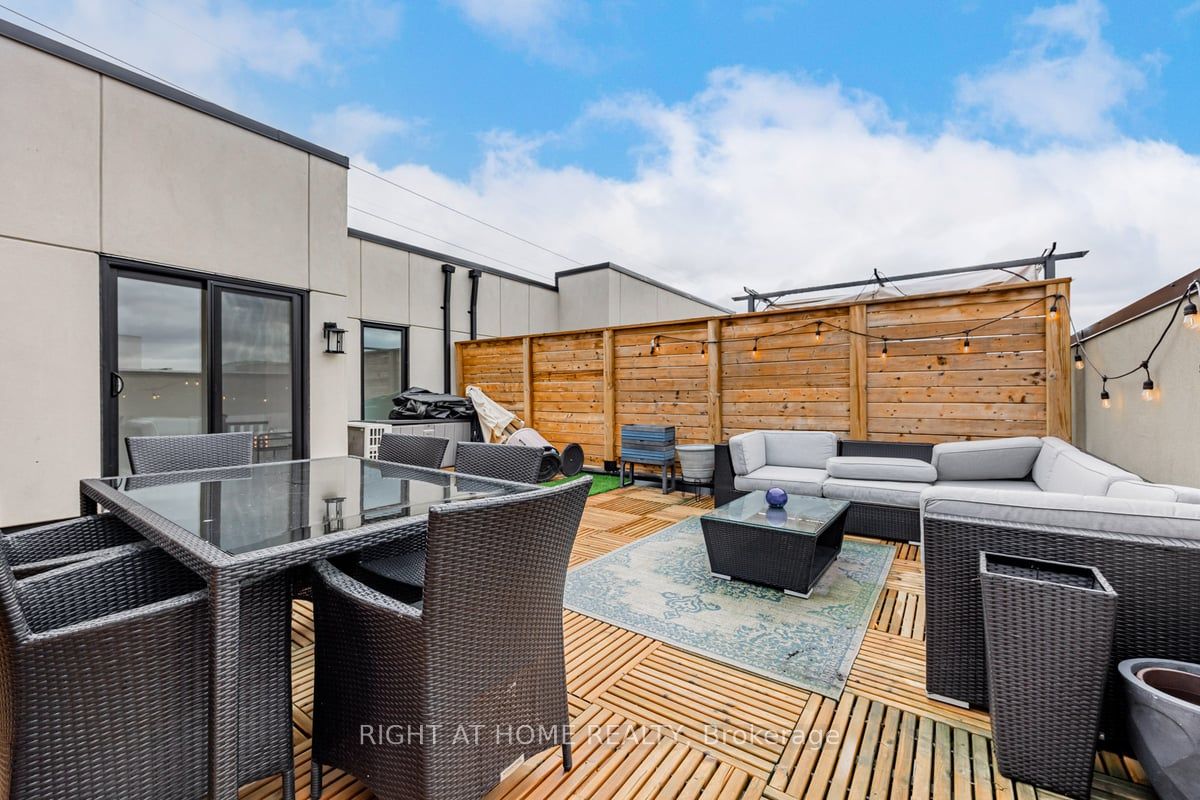 1555 Kingston Rd 323