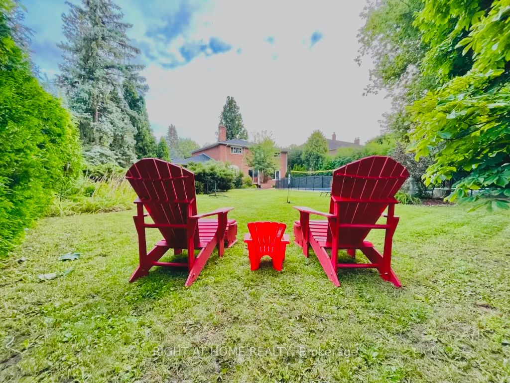 73 Laureleaf Rd