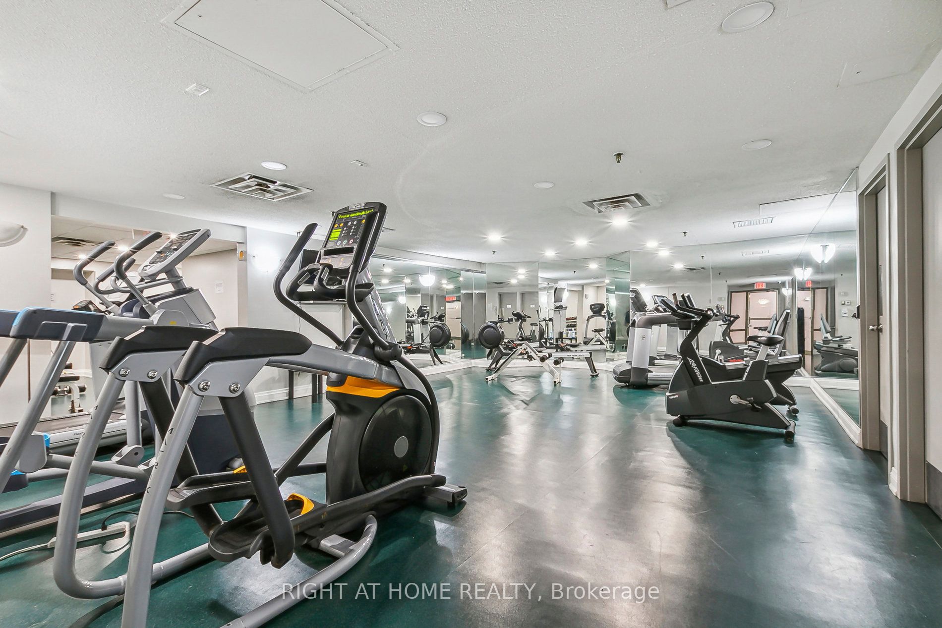 309 E Major Mackenzie Dr 1014