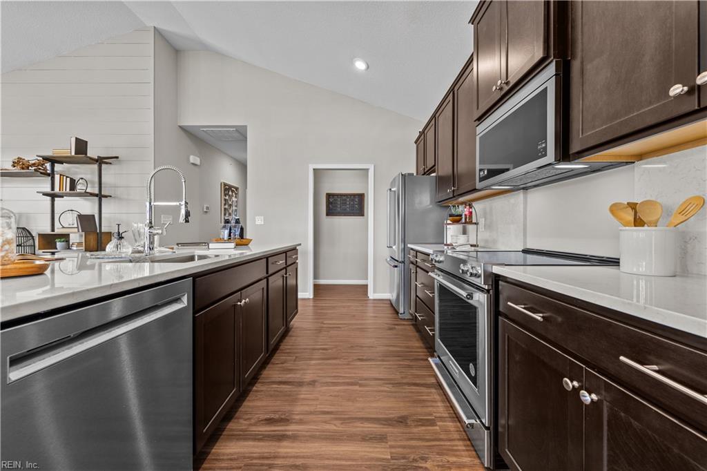 MM Allure Model @ Watermark