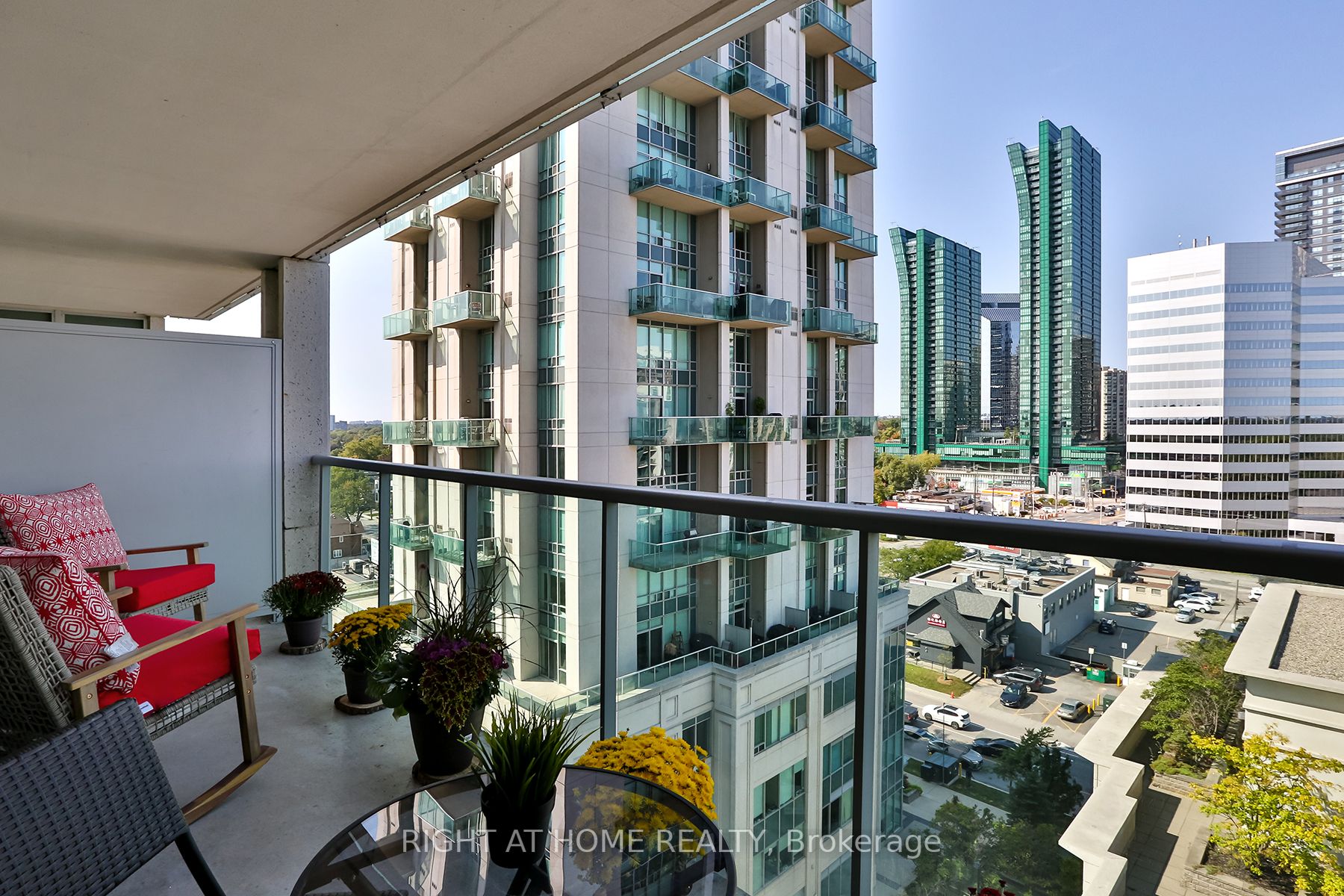 16 Harrison Garden Blvd 1112