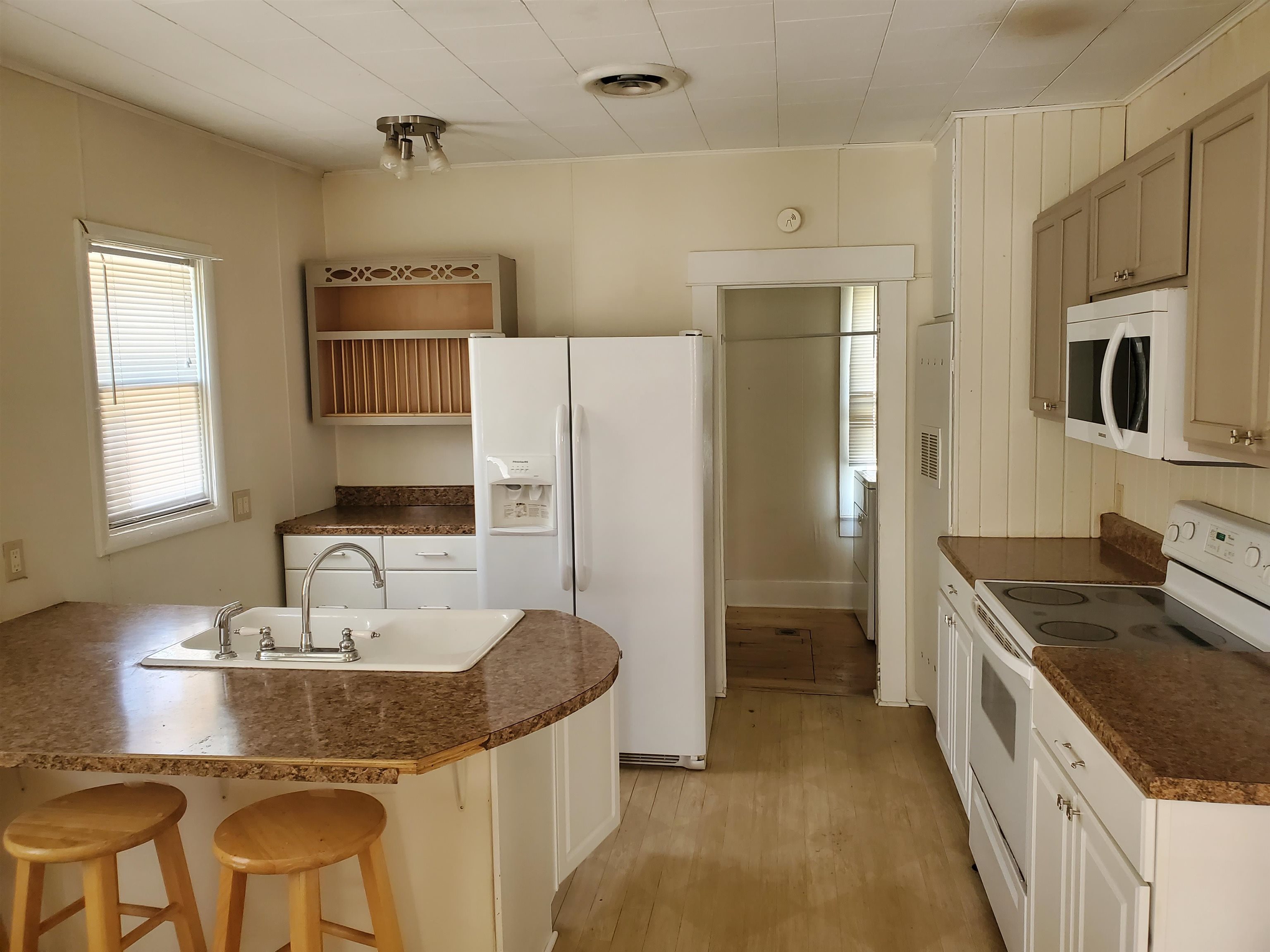1103 N 3rd