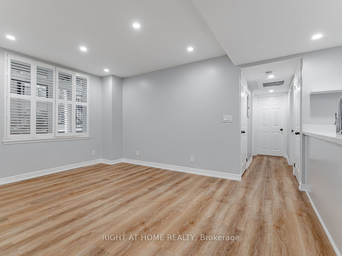 108 W Redpath Ave 26
