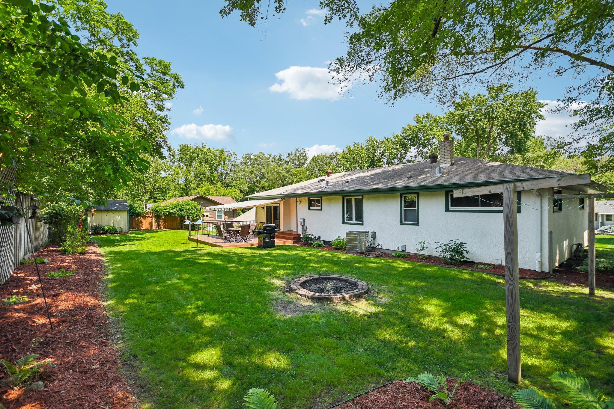 5445 Lakeview Avenue