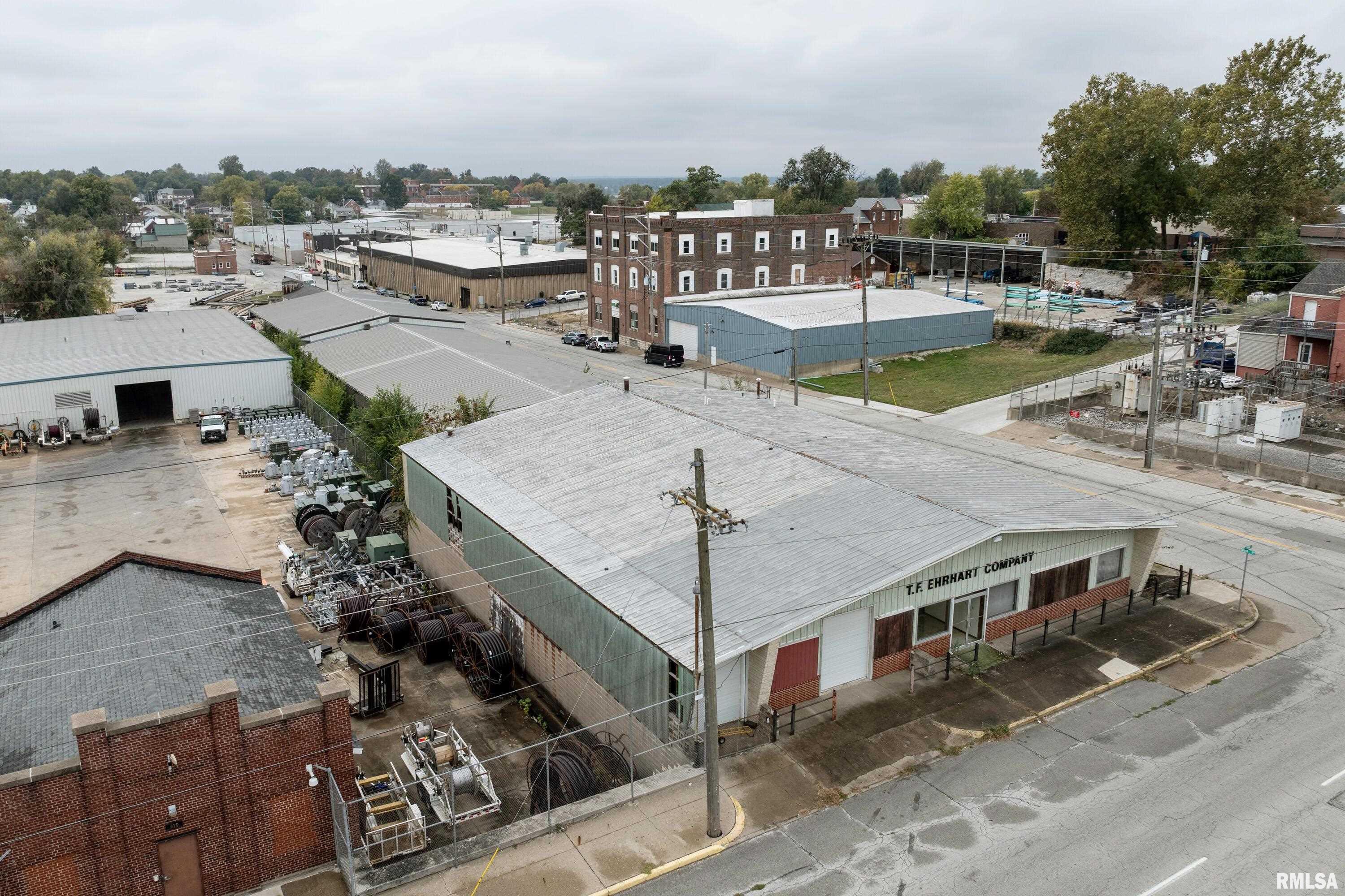 600 York Street in Quincy, Illinois, is a two-story industrial warehouse totaling approximately 38,220 square feet, consisting of 30,870 square feet of warehouse space and 7,350 square feet of office area, representing roughly 19% office build-out. The structure is built with concrete block and metal panel construction, featuring a gable-style metal roof, insulated metal doors, and fixed windows. The property includes one dock-high door and four grade-level doors, supported by central HVAC in the office areas and radiant heat in the warehouse. Interior finishes include drywall and grid tile ceilings in the offices, exposed rafters in the warehouse, and fluorescent lighting throughout. The property site spans 33,001 square feet, resulting in a 0.86:1 land-to-building ratio and a 93.4% site coverage ratio. Building is situated on a near zero-lot-line site, the building has minimal site improvements, no dedicated on-site parking, and no existing signage or landscaping, relying instead on street parking.