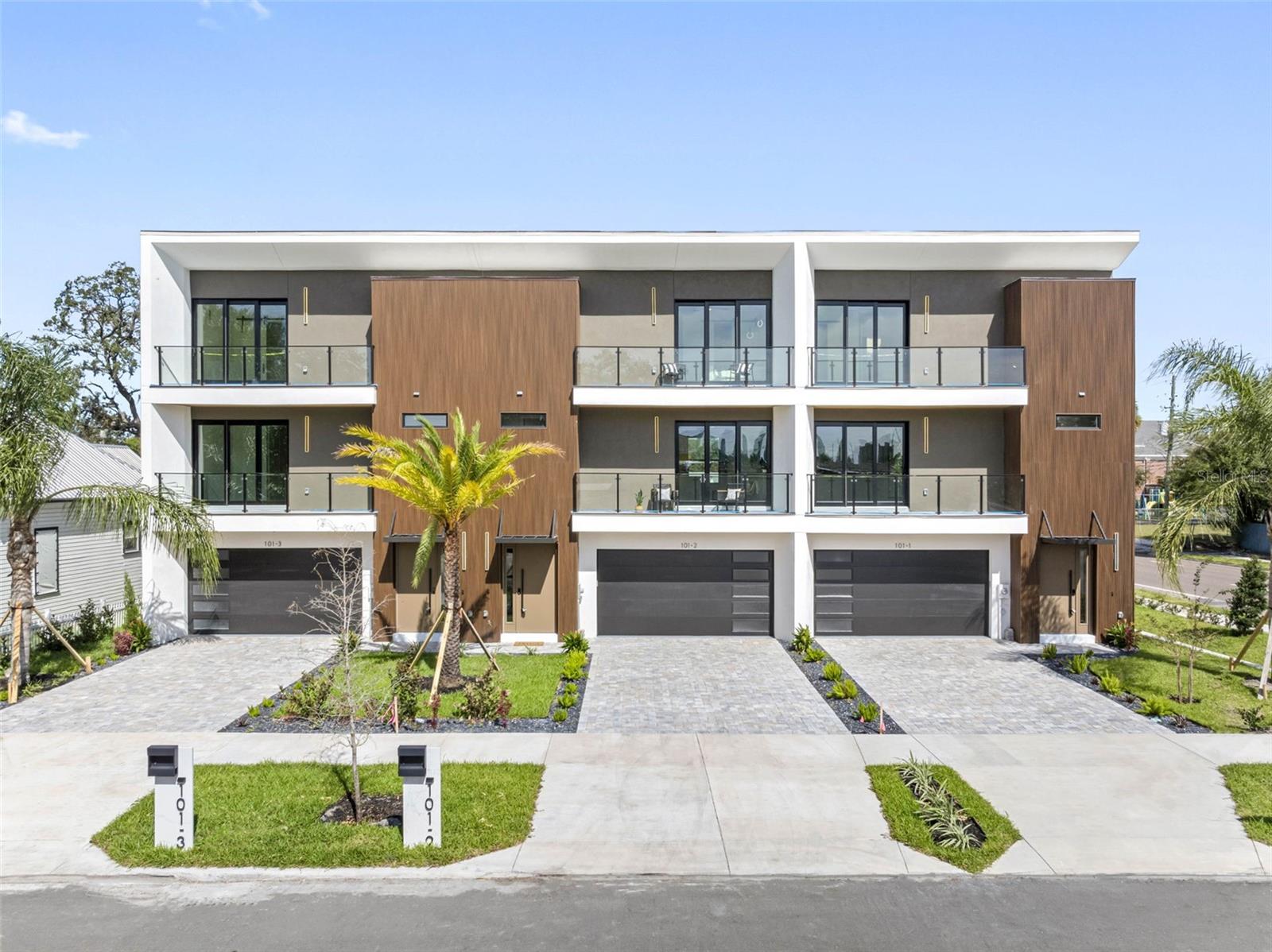 101 W Warren Avenue 1