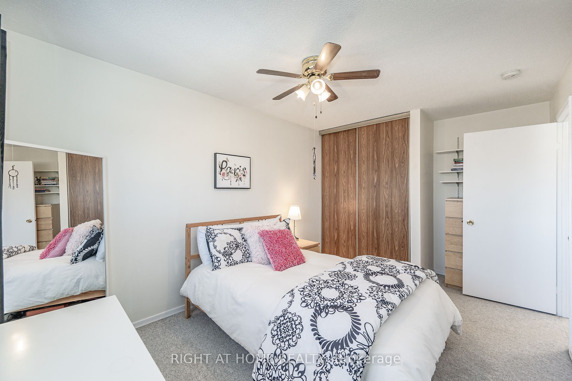2211 Manchester Dr