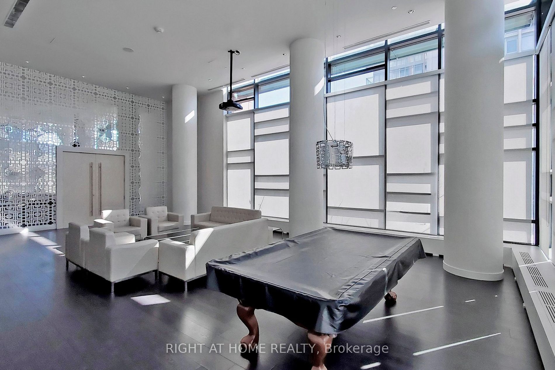 68 Canterbury Pl 902