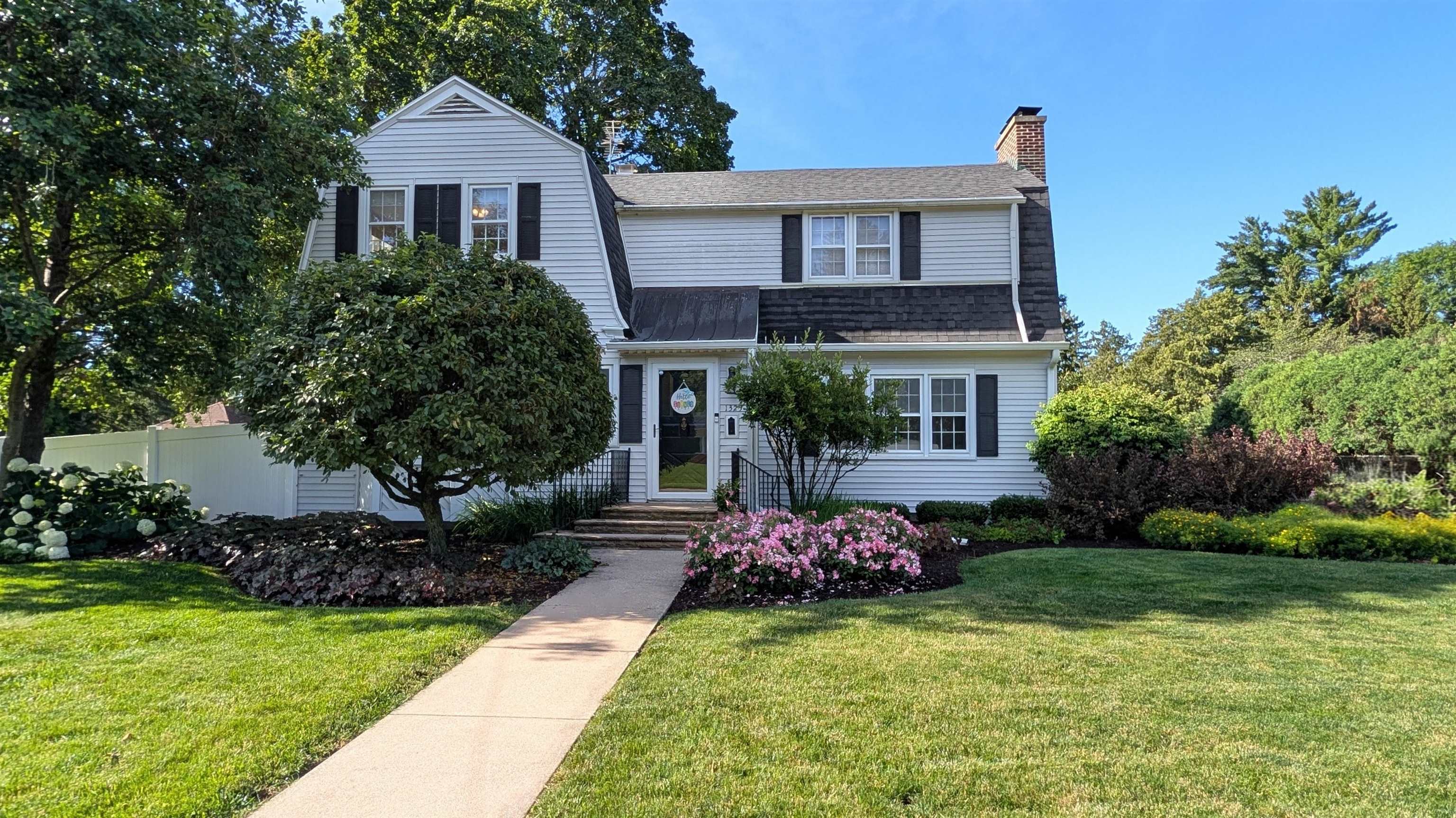 1325 W Lincoln