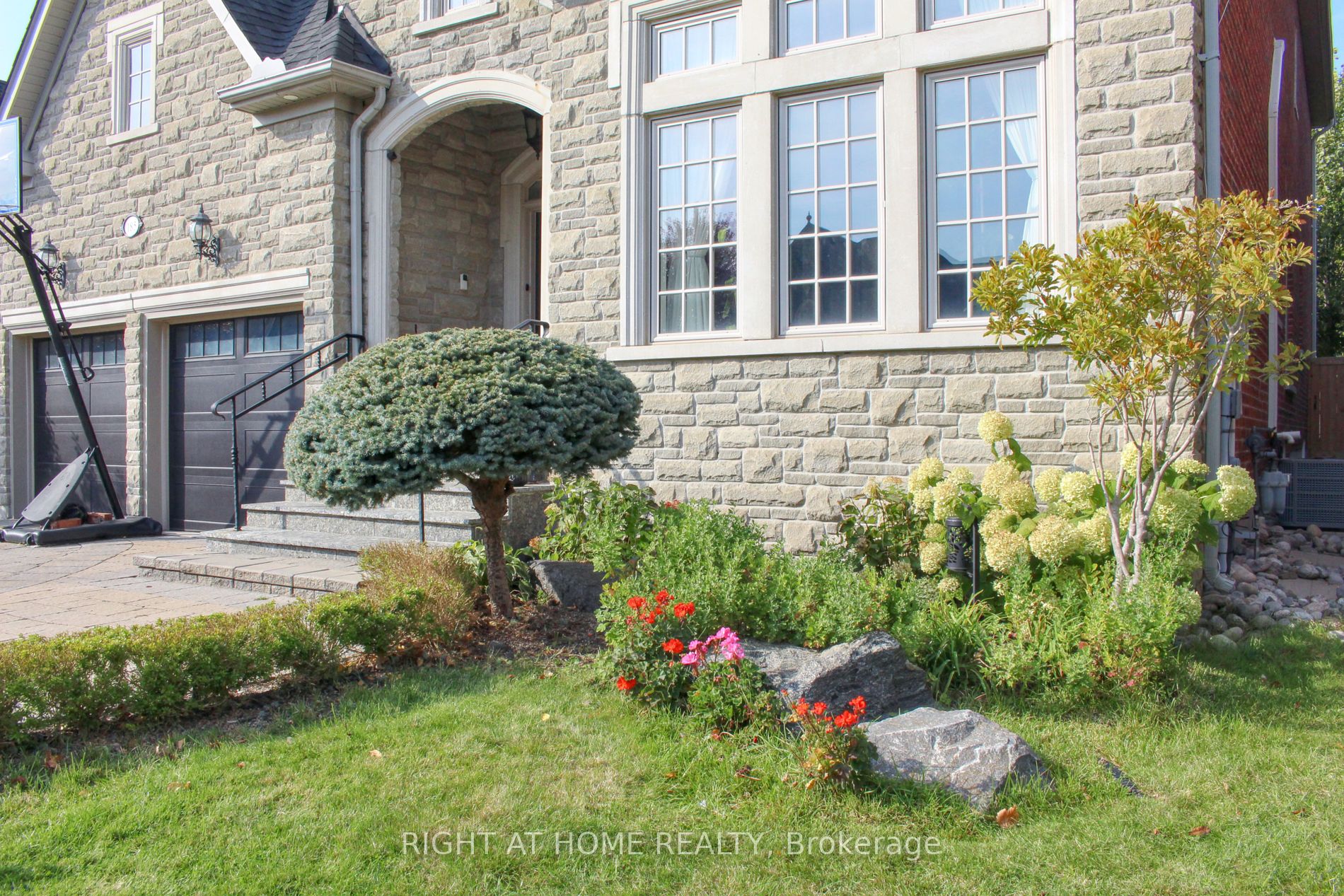 185 Cook's Mill Cres