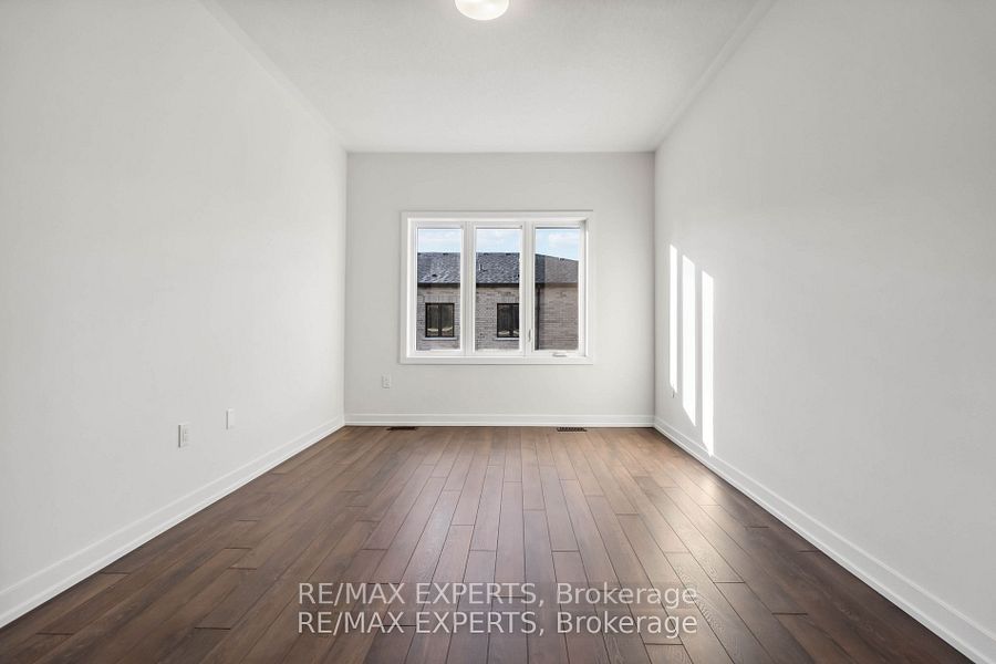 33 Kinloss St