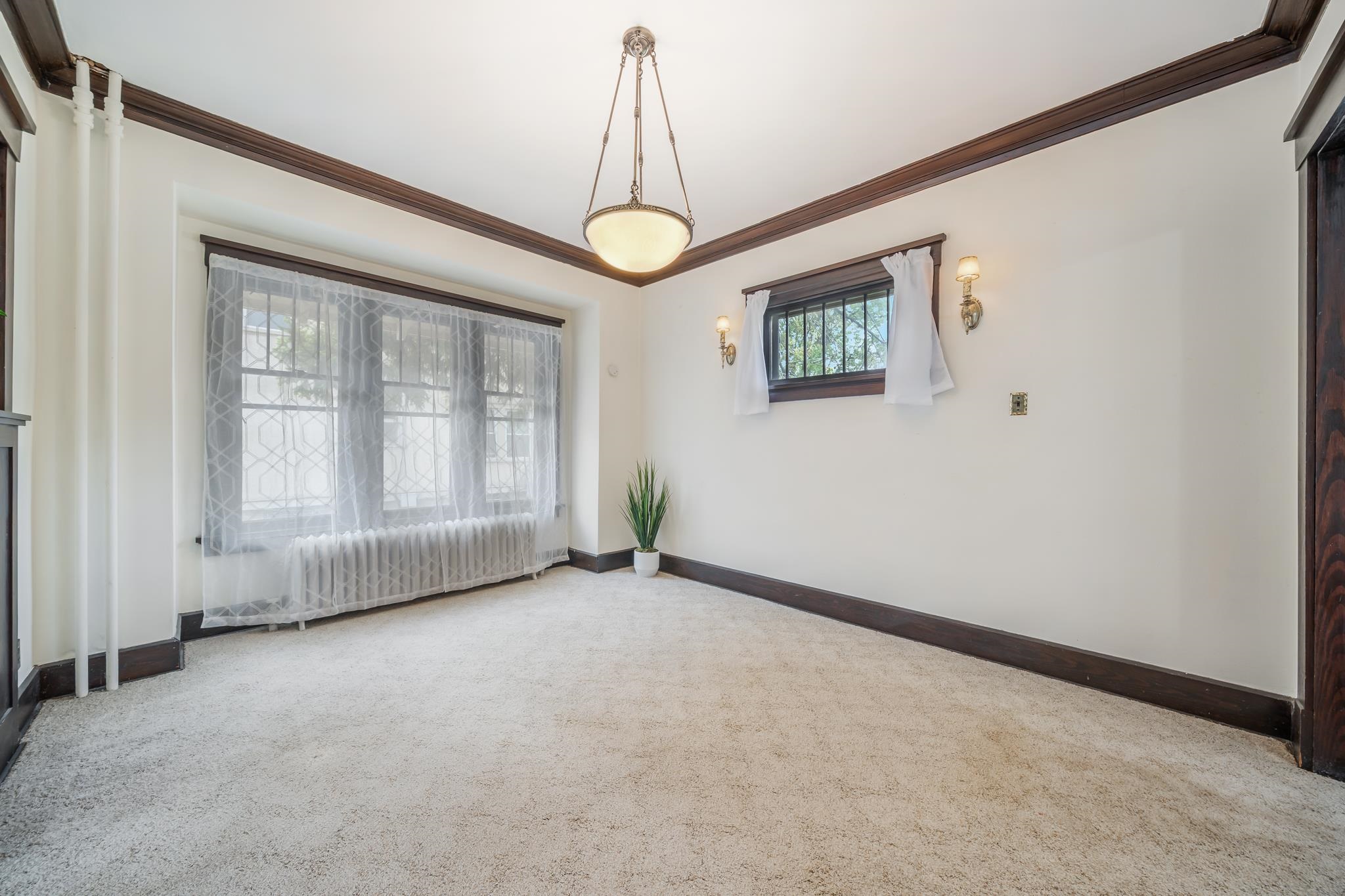30 Oaklawn Avenue
