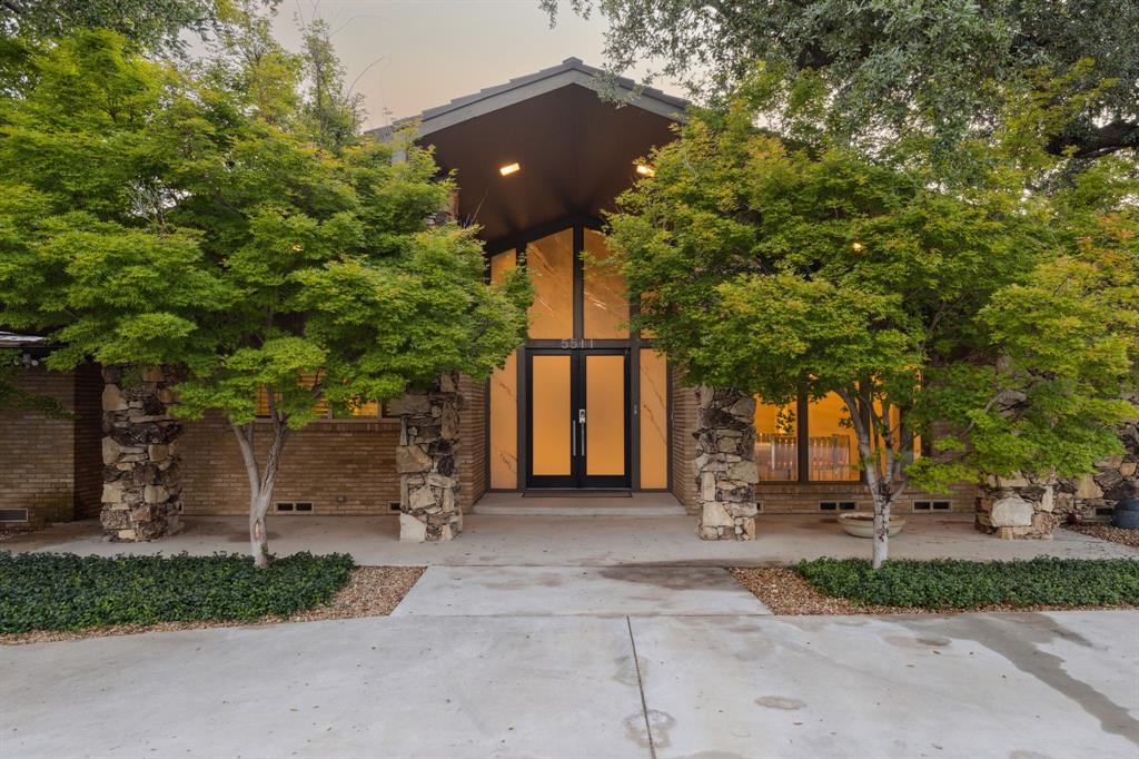 Nestled in a private cul-de-sac in the heart of Dallas' Russwood Acres and private school corridor, this one-of-a-kind 6,400 sq ft mid-century modern masterpiece offers an extraordinary blend of timeless design and luxurious amenities on a full acre lot. Designed for both entertaining and everyday comfort, the home features 5 spacious bedrooms and 7 total baths, with meticulous attention to detail throughout. The sleek mid-century architecture is complemented by museum-finished walls, perfect for showcasing your art collection, and an abundance of natural light that pours in. Terrazzo floors flow seamlessly through the main living spaces, leading to a gourmet kitchen outfitted with premium Thermador appliances. A second living area with a bar and beer-wine tap, and a media room-third living area offer stylish spaces for both quiet relaxation and vibrant gatherings.
The primary suite is a true retreat, boasting dual spa-inspired baths—one with a built-in sauna, and the other featuring aromatherapy, steam, LED light therapy, a 6-ft soaking tub, heated floors, waterproof Bluetooth speakers, and a rain shower. A bonus room off the master serves as a private weight room, offering unmatched convenience. A 422 sq ft solarium is located off of the primary suite as well. Step outside to your personal oasis, where a saltwater diving pool is surrounded by lush turf, beautifully landscaped grass, and an enclosed patio perfect for year-round enjoyment. The fully fenced acre lot also includes two remote control gates, a fenced in animal enclosure with mature grapevines, a 3-car garage with extended concrete parking, and unmatched privacy. Located less than 20 miles from DFW Airport and under 15 miles from Love Field, this rare estate is a striking example of design, comfort, and convenience. Homes like this simply don’t come around often—experience the details within the details. Ask for a full list of all the upgrades!