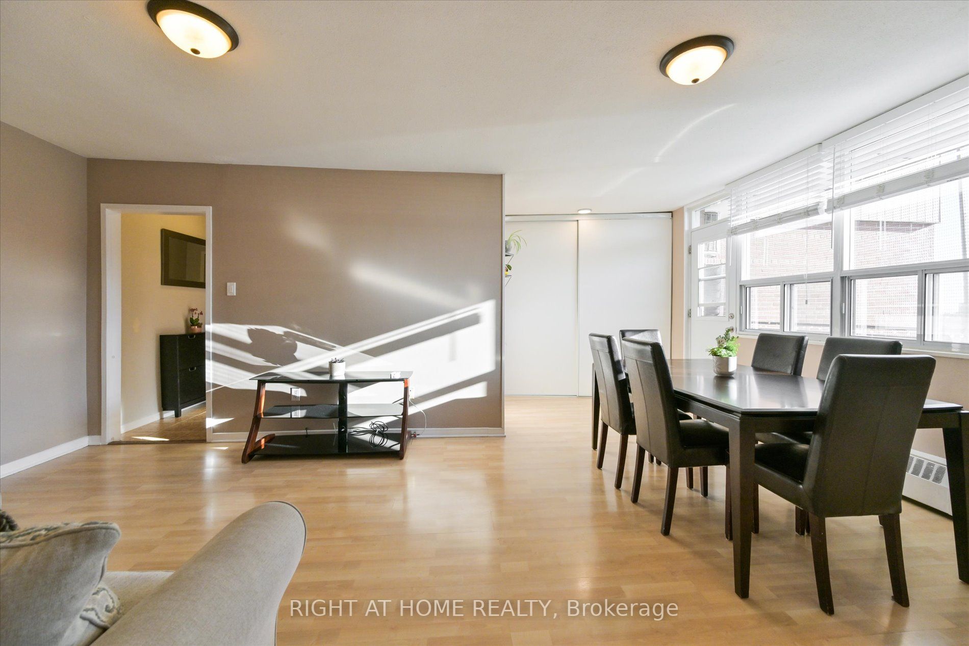 3105 Queen Frederica Dr 905