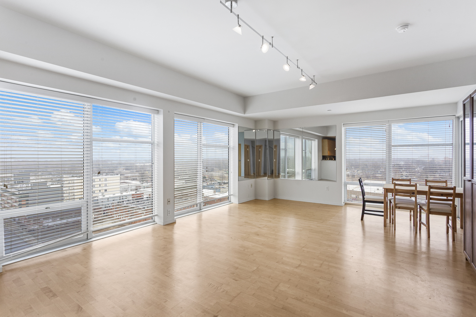 301 N Neil Street 904