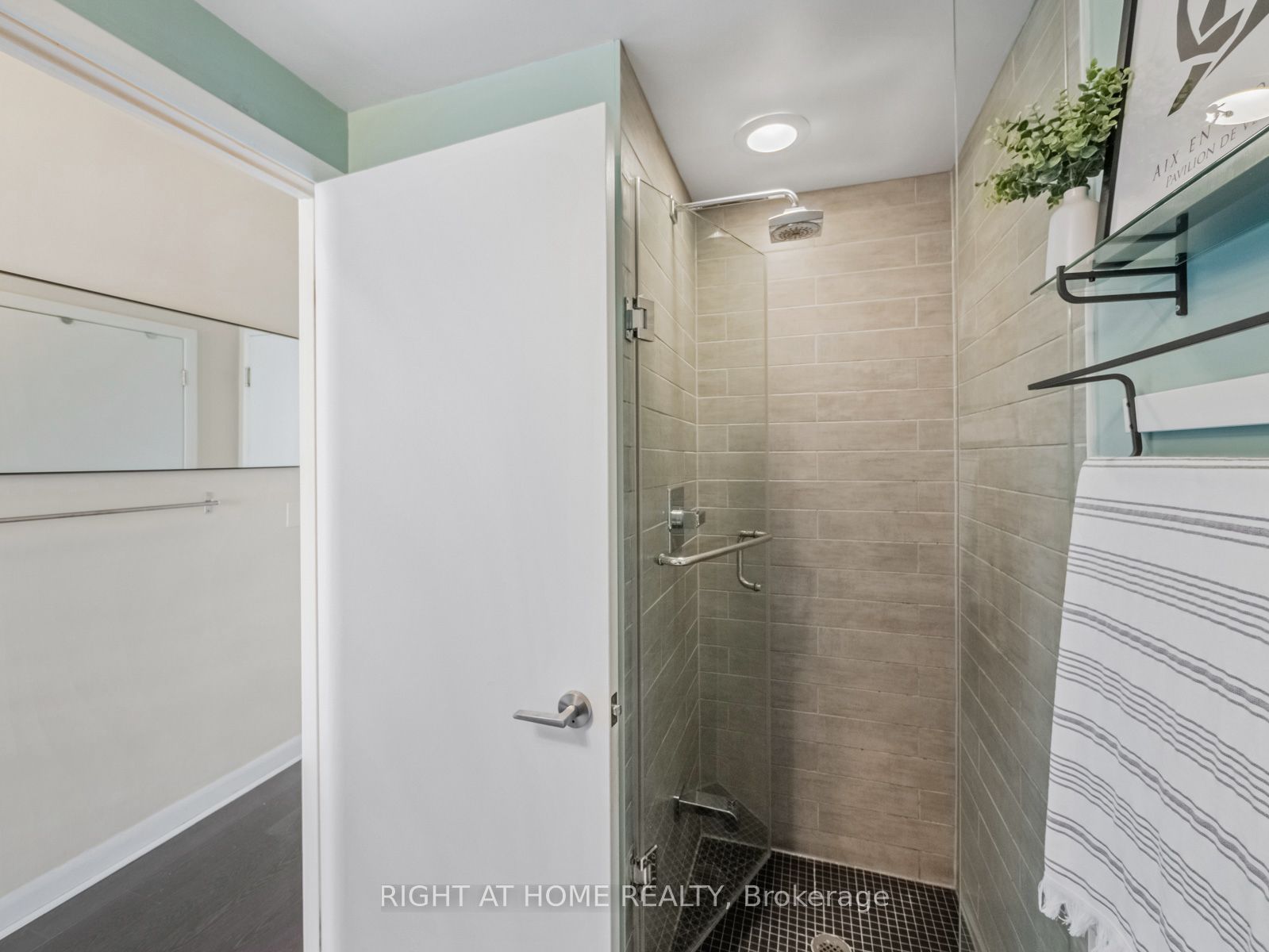 478 W King St 815