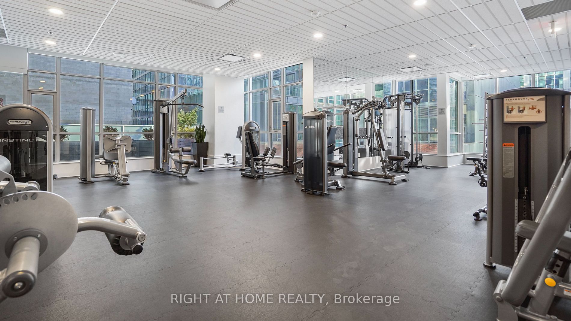 375 W King St 2103