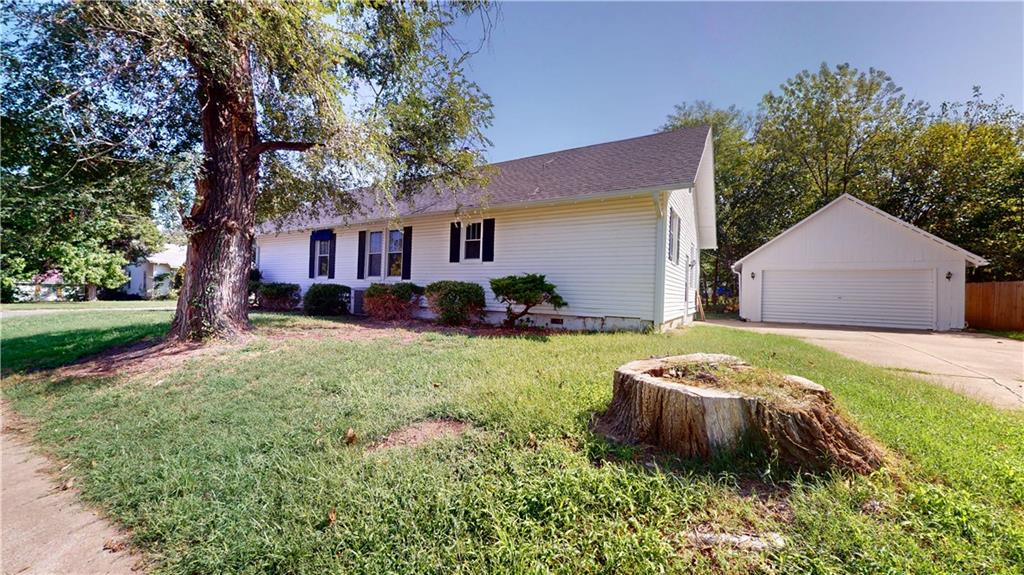 329 W Hunter Street