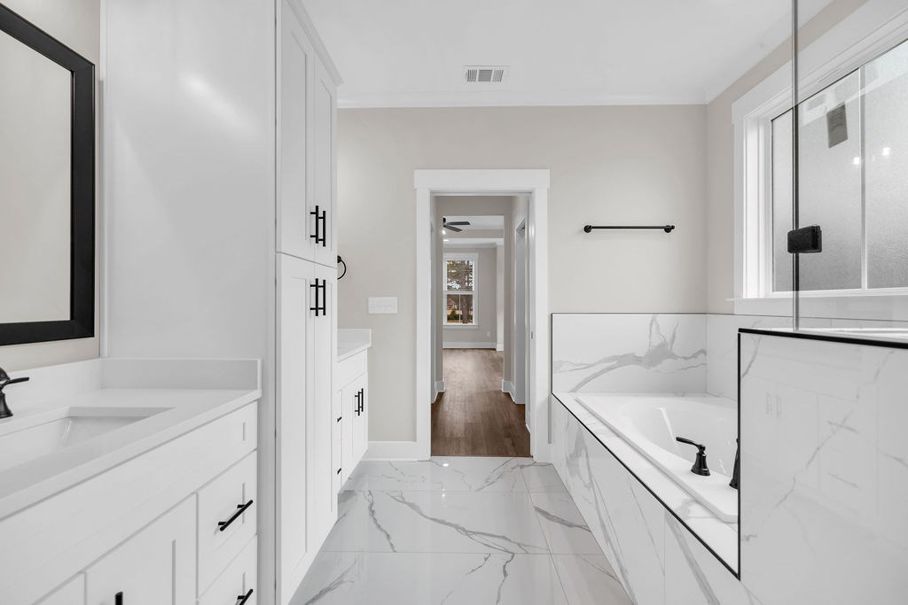 203 E Gunnery Court