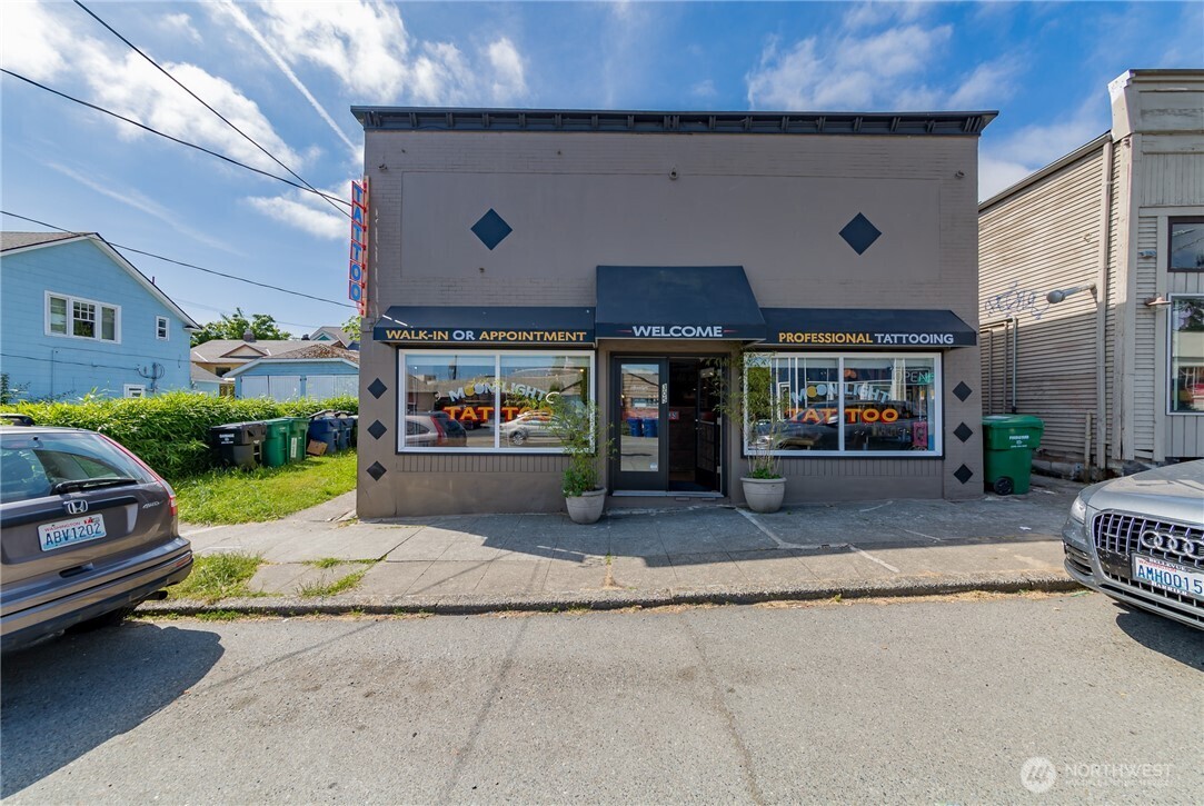 Rare commercial property investment opportunity in Seattle's Green Lake neighborhood. This 3,250 sq ft building sits on a 5,400 sq ft lot and is currently home to 1 retail business and 3 housing units . Recent rezoning allows building up to the height of 40 feet. Here's one of the few remaining chances at commercial development in the neighborhood!
