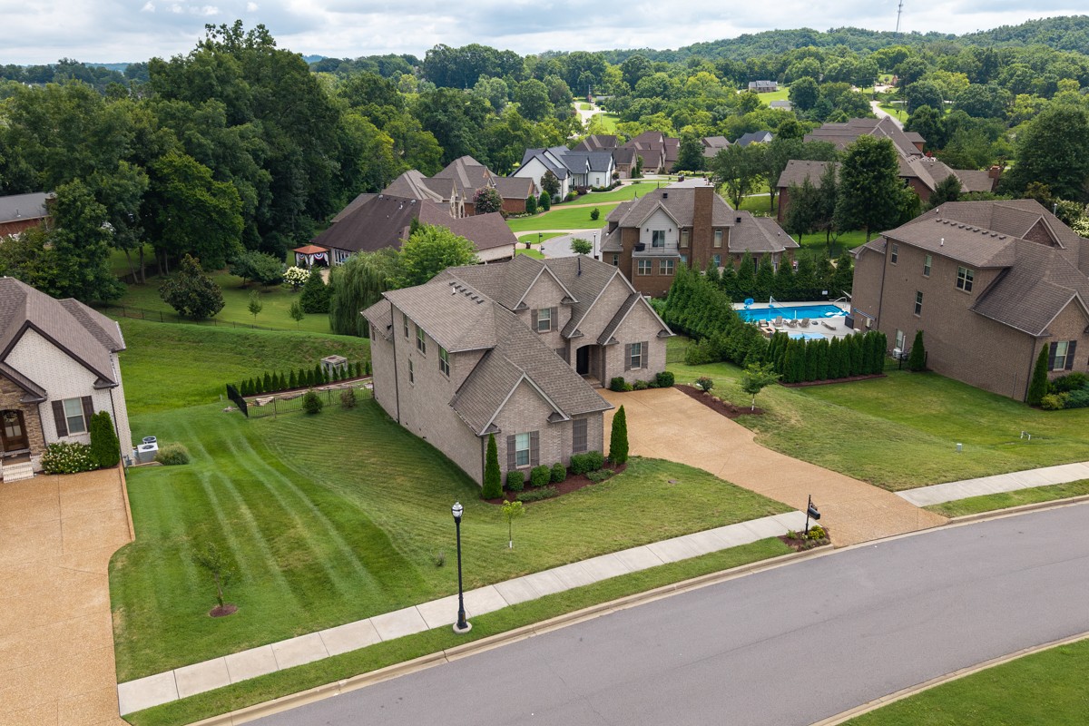 1110 Luxborough Dr