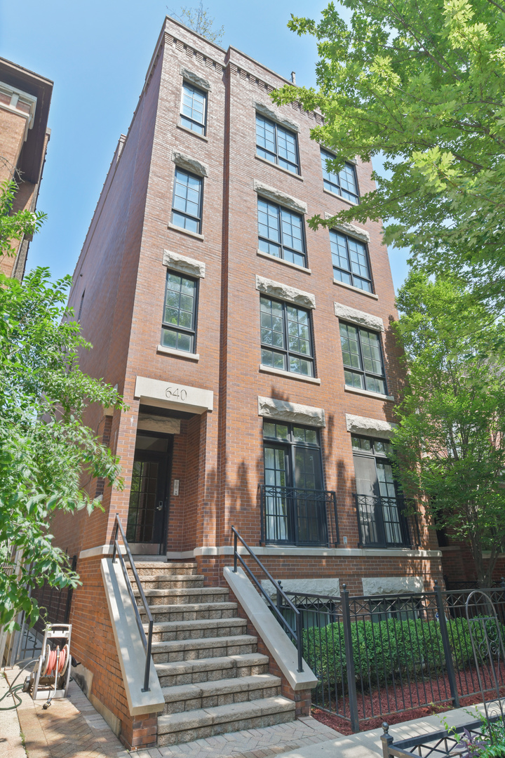Stunningly Beautiful Extra-Wide Top Floor Penthouse with Spectacular Custom Built Private Rooftop Deck in an Idyllic East Lakeview Location. Features of this Fabulous Home Include an Open Floorplan with an Amazing Chef's Kitchen Equipped with Wolf and Subzero Appliances, Quartz Countertops, Custom Lighting, Wine Cooler and Breakfast Bar. The Kitchen Flows Seamlessly into a Magnificent, Bright and Sunny, South-Facing Living Room / Dining Room Area with Plentiful Windows, High Ceilings, a Warm and Inviting Fireplace and Ample Space for a Large Dining Room Table. The Primary Bedroom / Bath Suite is Impressively Spacious and Includes a Large Walk-In Closet, Grohe Spa Bath with Steam Shower, Jet Tub, Double Vanity and a Private Balcony. An Elegant Interior Staircase Leads Upward to the Top Level of the Unit Where You Will Find a Wet Bar, Custom Built Bookshelves and Access to the Massive Private Roof Deck Which Affords Panoramic City Views and Includes Custom Built Planters and a Water Filtration System. It Truly is an Outdoor Rooftop Oasis and Perfect for Entertaining. The Width of this All Masonry Building makes this Unit Live and Feel Like a Single Family Home. Other Details Include Rich Hardwood Floors, Beautifully Detailed Trim, Wainscoting, Surround Sound Speaker System, Washer and Dryer, Smart Locks, Additional Storage and an Attached Garage. Ideal Location Within Easy Reach of the Lakefront Park and Bike Path, World Class Restaurants and Entertainment, Bars, Shopping, Transportation and More!