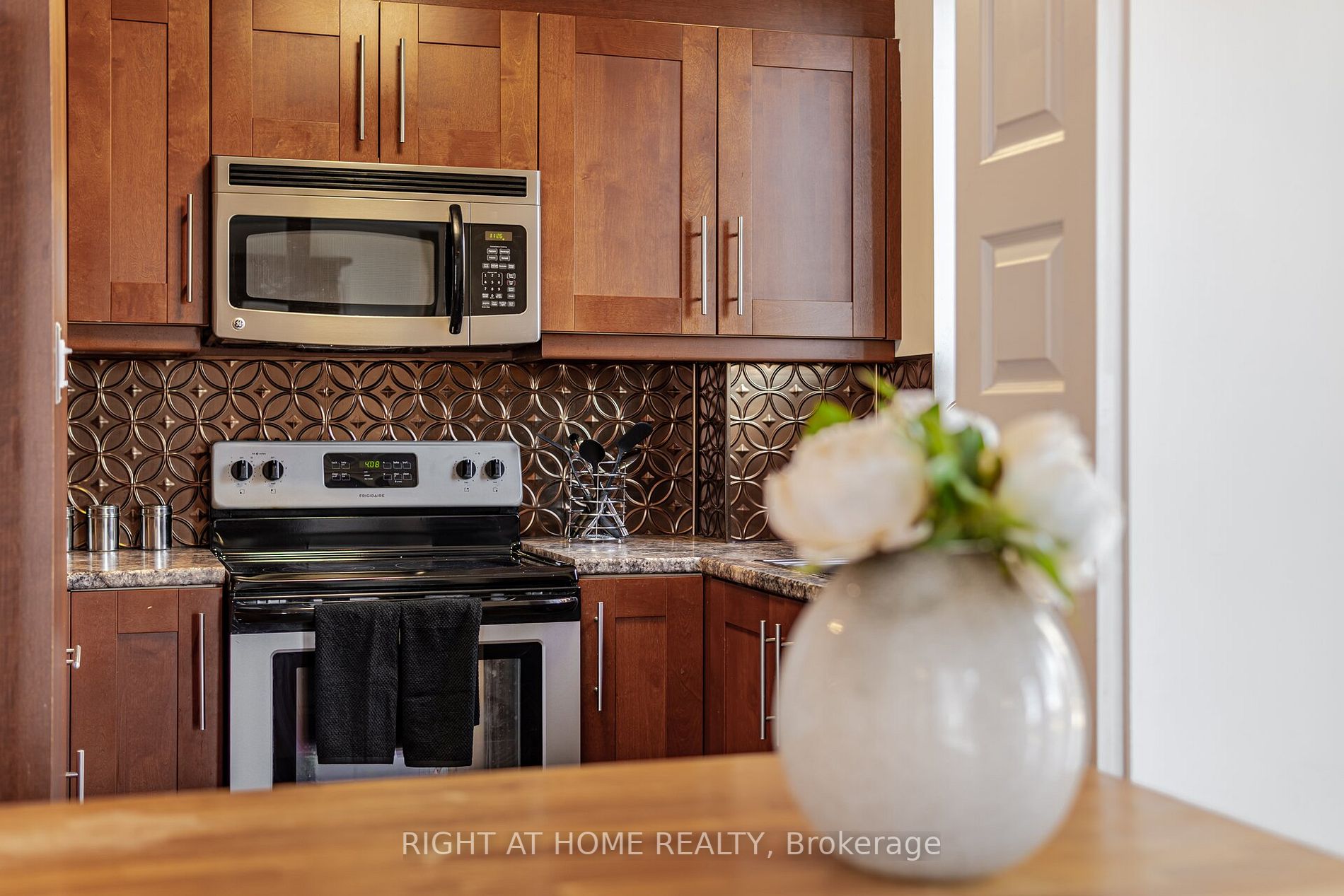 1230 Marlborough Crt 208
