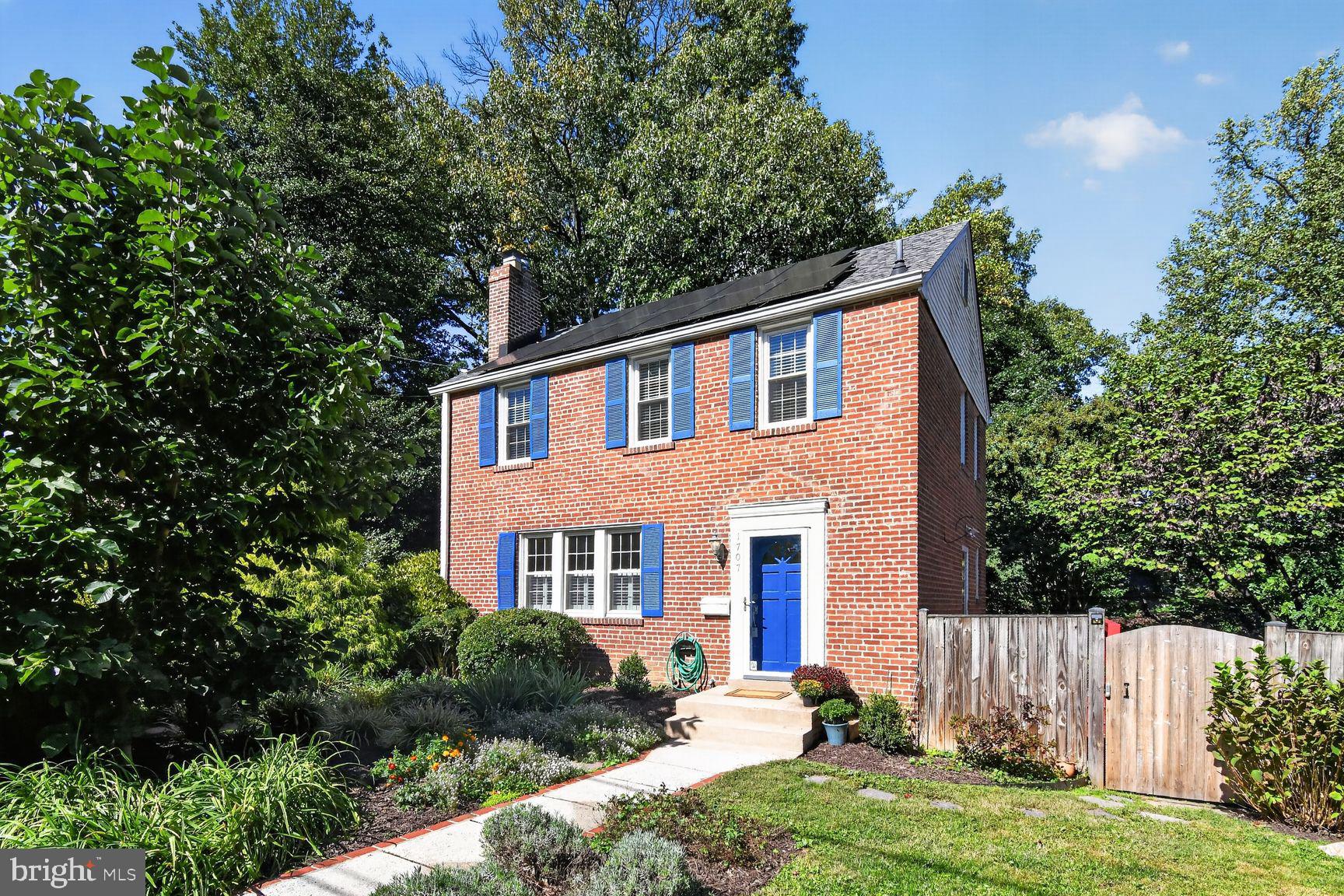 1707 Noyes Lane