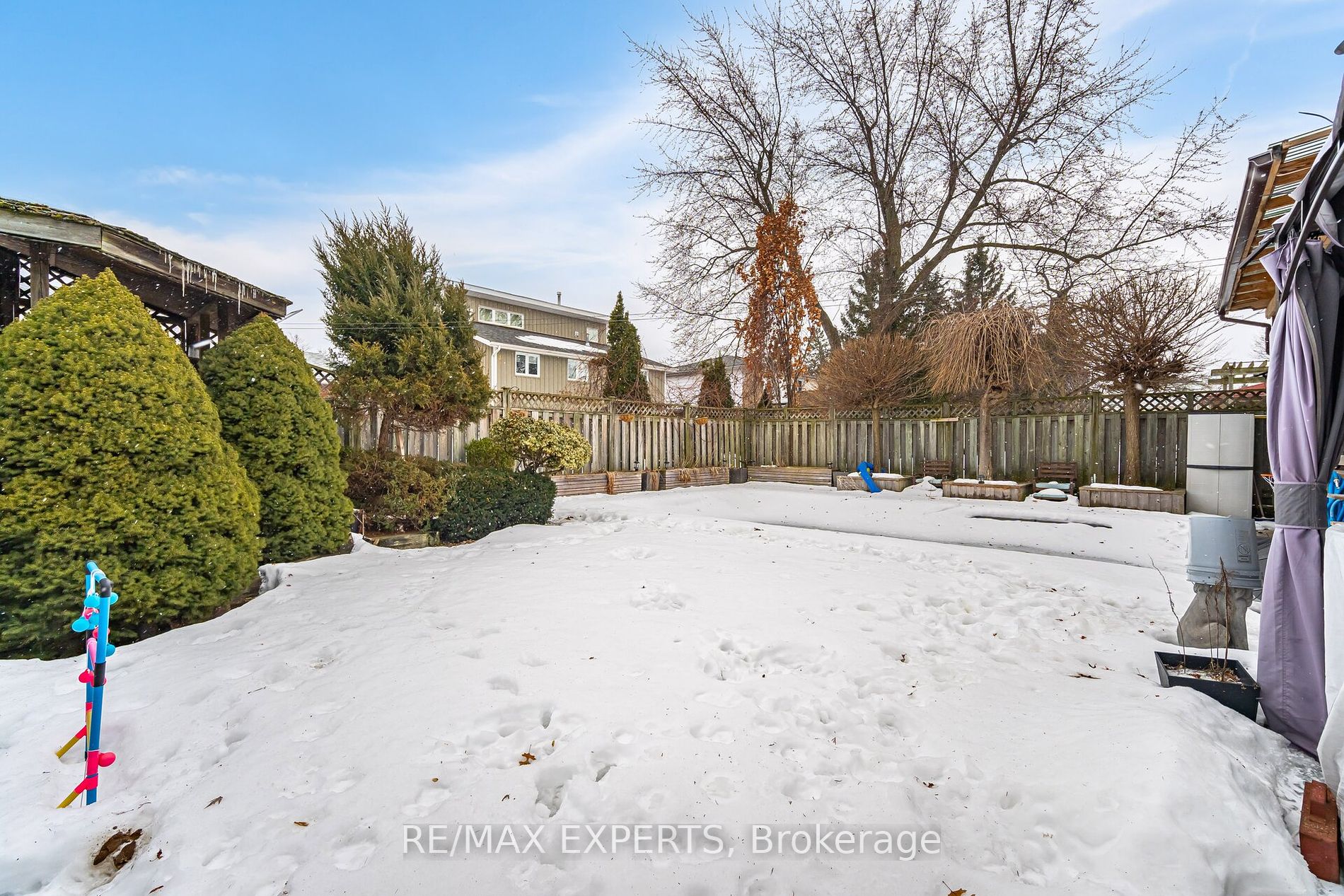 92 Ambleside Dr