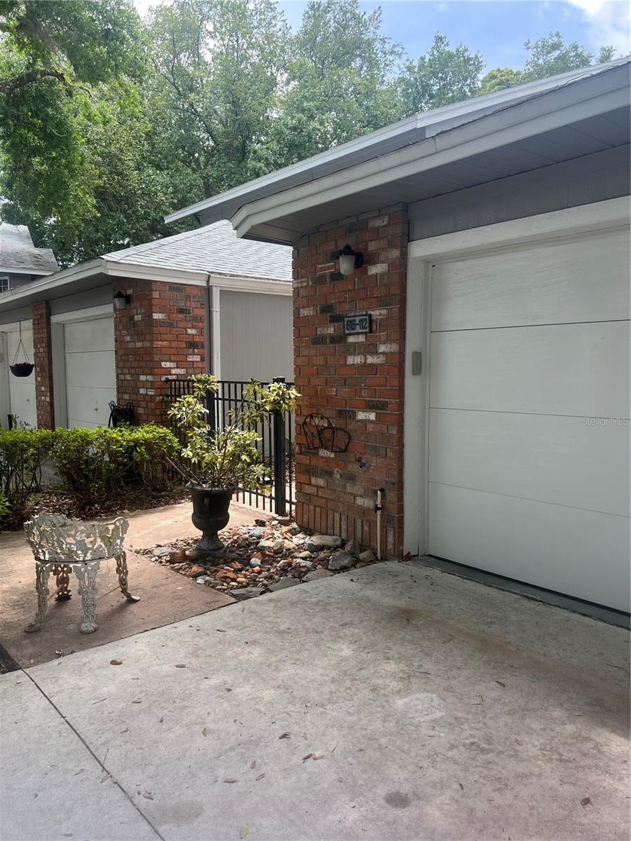 Gate community in Altamonte Springs.  3 bedrooms with 2.5 bathroom with large spacious floor plan. This condo is move in ready.Great location, near interstate 4, Altamonte Mall, restaurants and shopping.  You will enjoy the Florida outdoor living with access to Lake Orienta. Bring your boat, jet skis and other water sports fun. Or have a nice warm day lounging around the pool with a lovely clubhouse. The community is nestled among mature trees with nature all around. You wont be far from anyplace you’d like to visit. All theme parks, the beach, international drive, the music scene, oh my. So much at your finger tips. Come take a look at your next home.