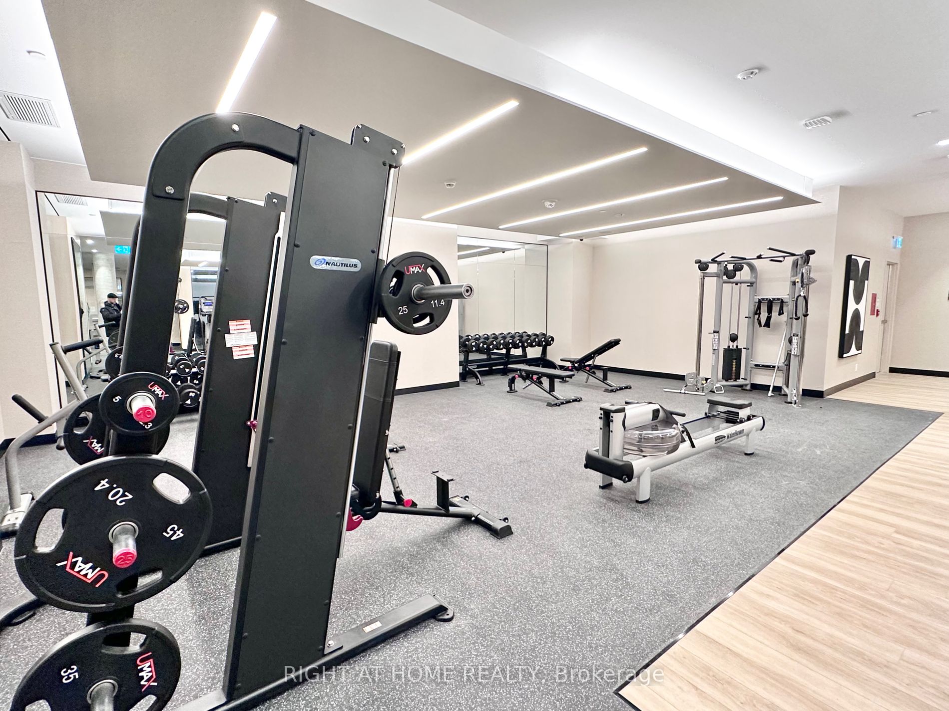 2020 Bathurst St 608