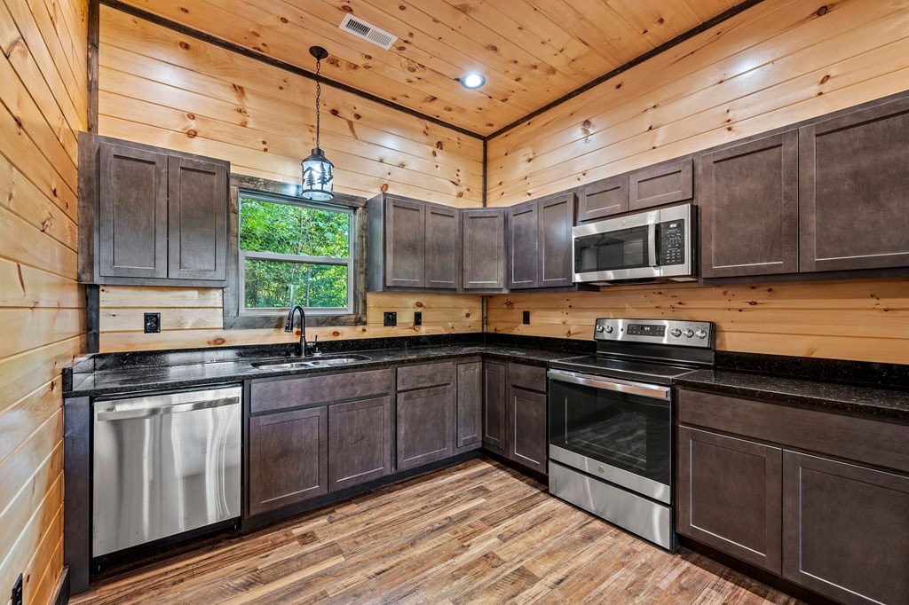 908 Crooked Ridge Rd.