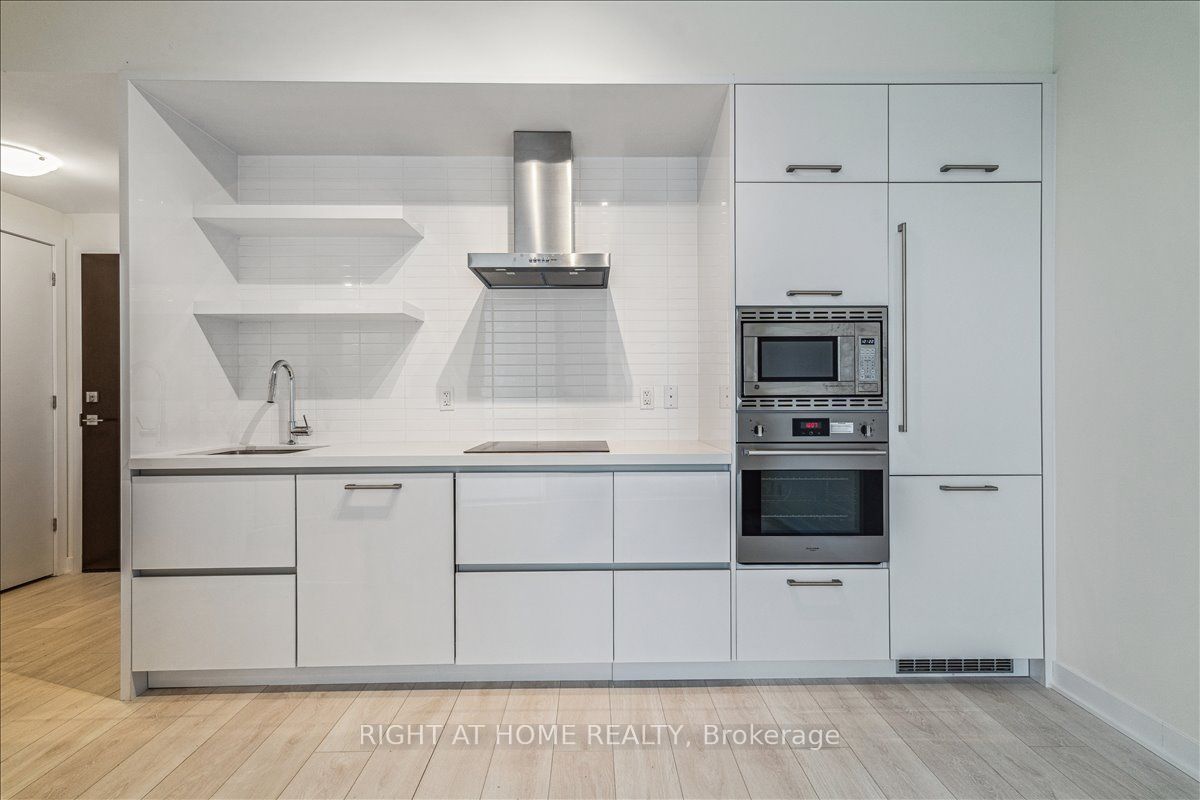 2221 Yonge St 2407