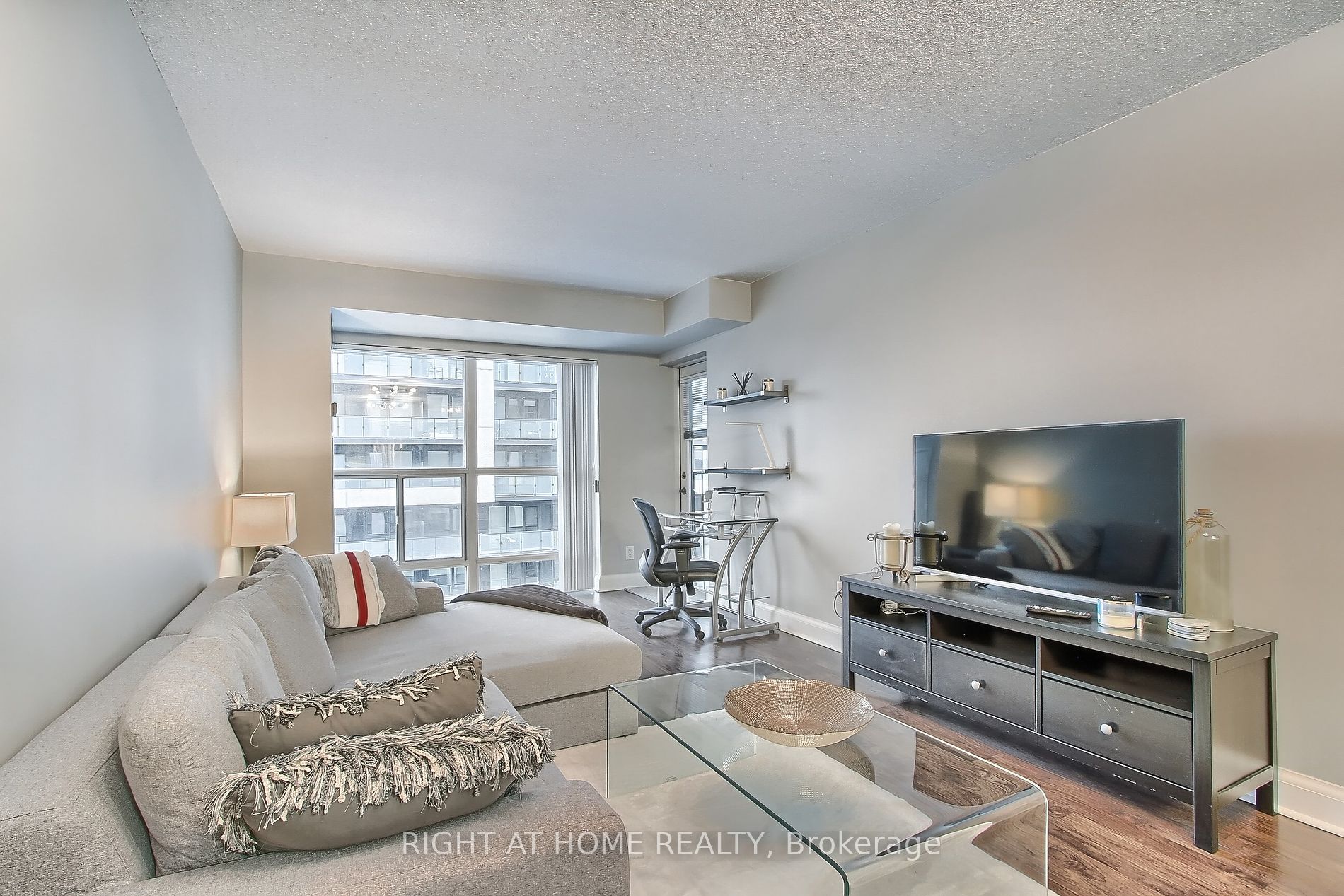 185 Oneida Cres 709