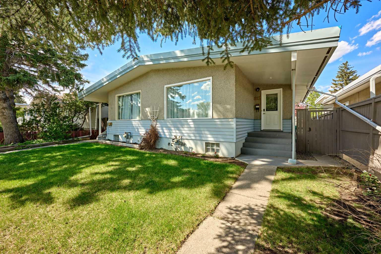 812A 69 Avenue SW