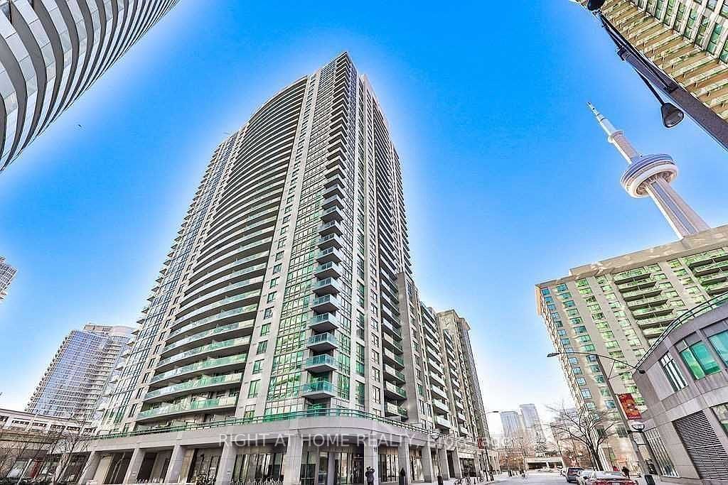 19 Grand Trunk Cres 305