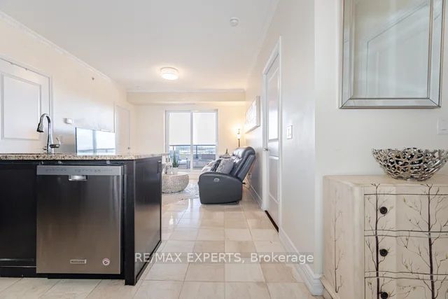 9255 Jane St 809