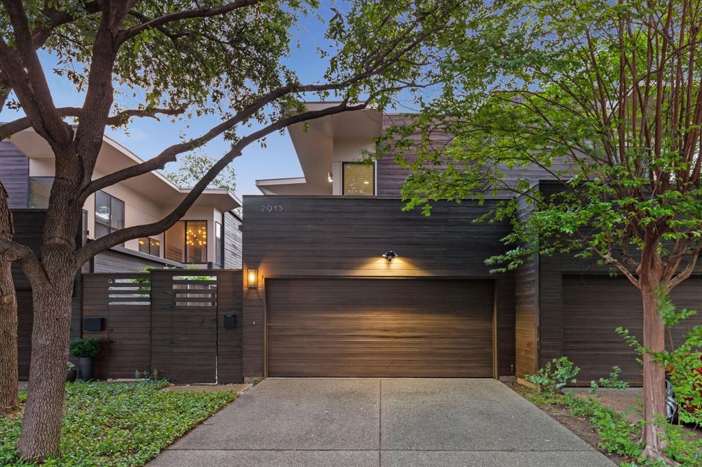 Welcome to 2913 Reagan St! This sleek and modern Duplex offers a blend of luxury and comfort in the heart of Dallas! Offering 3 bedrooms and 3 full baths, an open-concept living area with high ceilings, and an abundance of natural light, creating an inviting atmosphere for both relaxation and entertainment. The kitchen features SS appliances, an island, beautiful countertops, custom cabinetry, and ample storage. The primary bedroom is a true retreat, featuring a spacious layout, a walk-in closet, and a spa-like en-suite bathroom with dual vanities and a luxurious walk-in shower. The additional bedrooms offer flexibility for guests, a home office, or a personal gym, providing a versatile living experience. Continue out back to your own private backyard, perfect for relaxation. With a prime location, this home provides easy access to a myriad of dining, shopping, and entertainment options, allowing you to immerse yourself in the vibrant energy of the city. Schedule your Showing today!