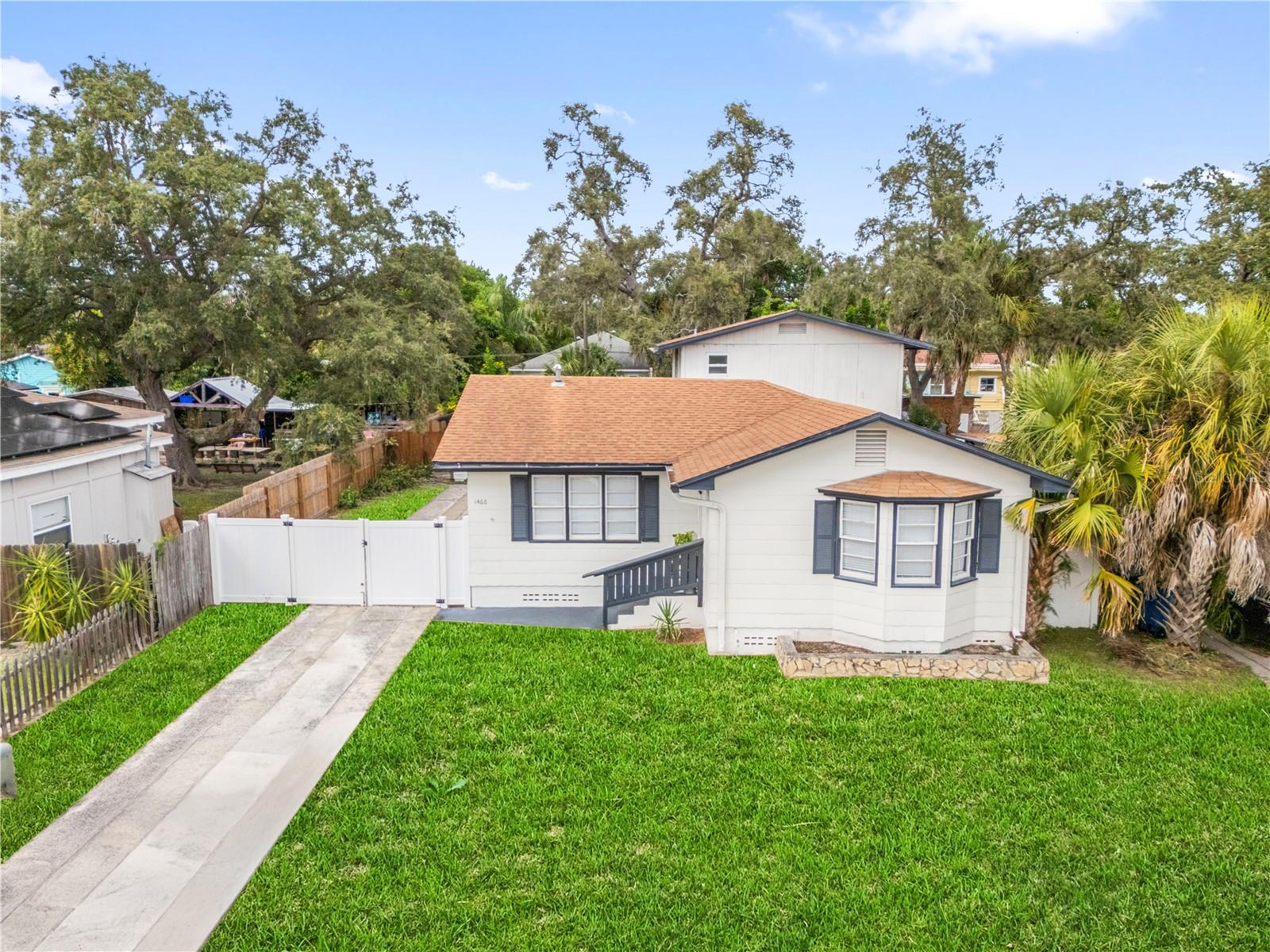 1468 Druid Road E