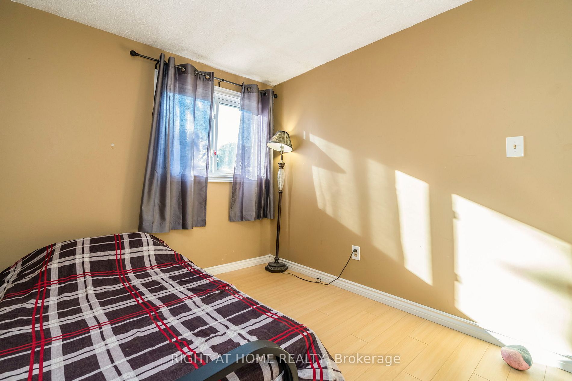 233 W Cundles Rd