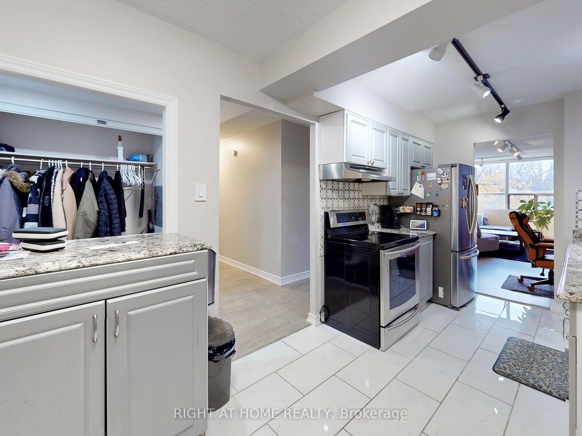 45 Sunrise Ave 214
