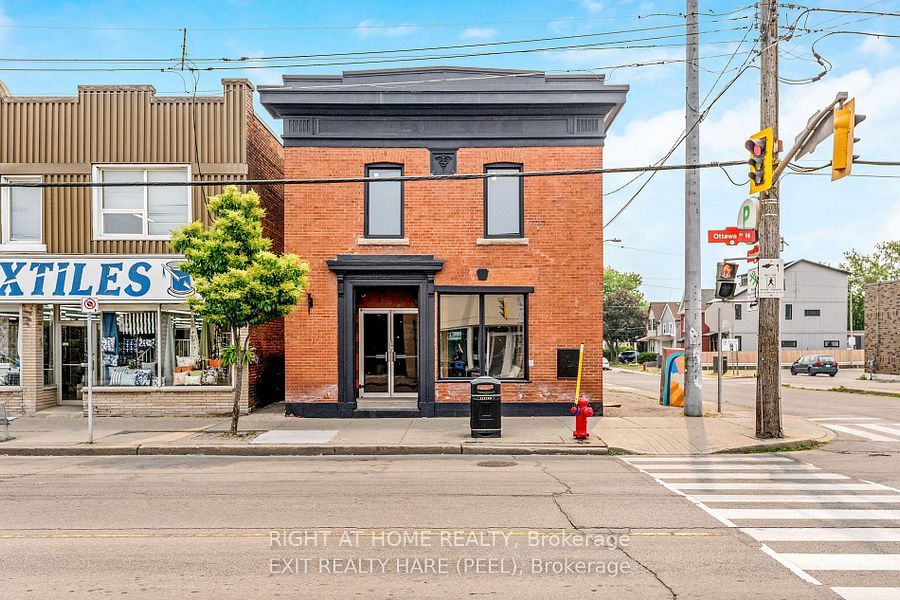 262 N Ottawa St Main