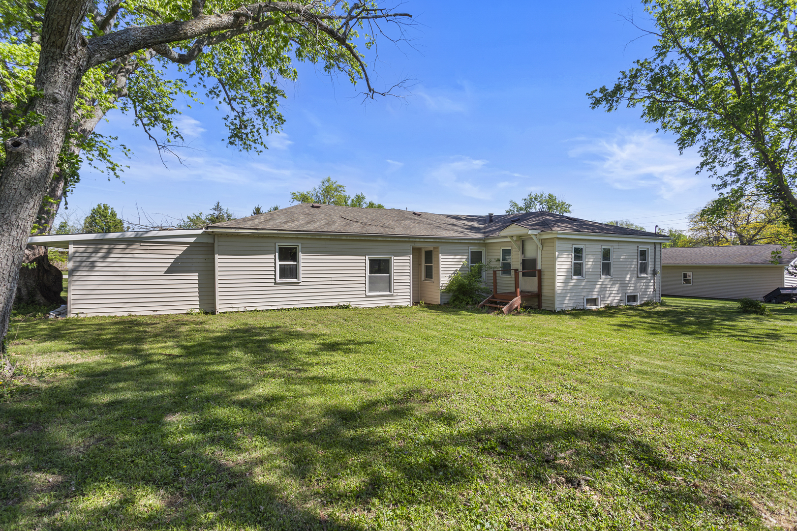 4931 E Glenwood Drive