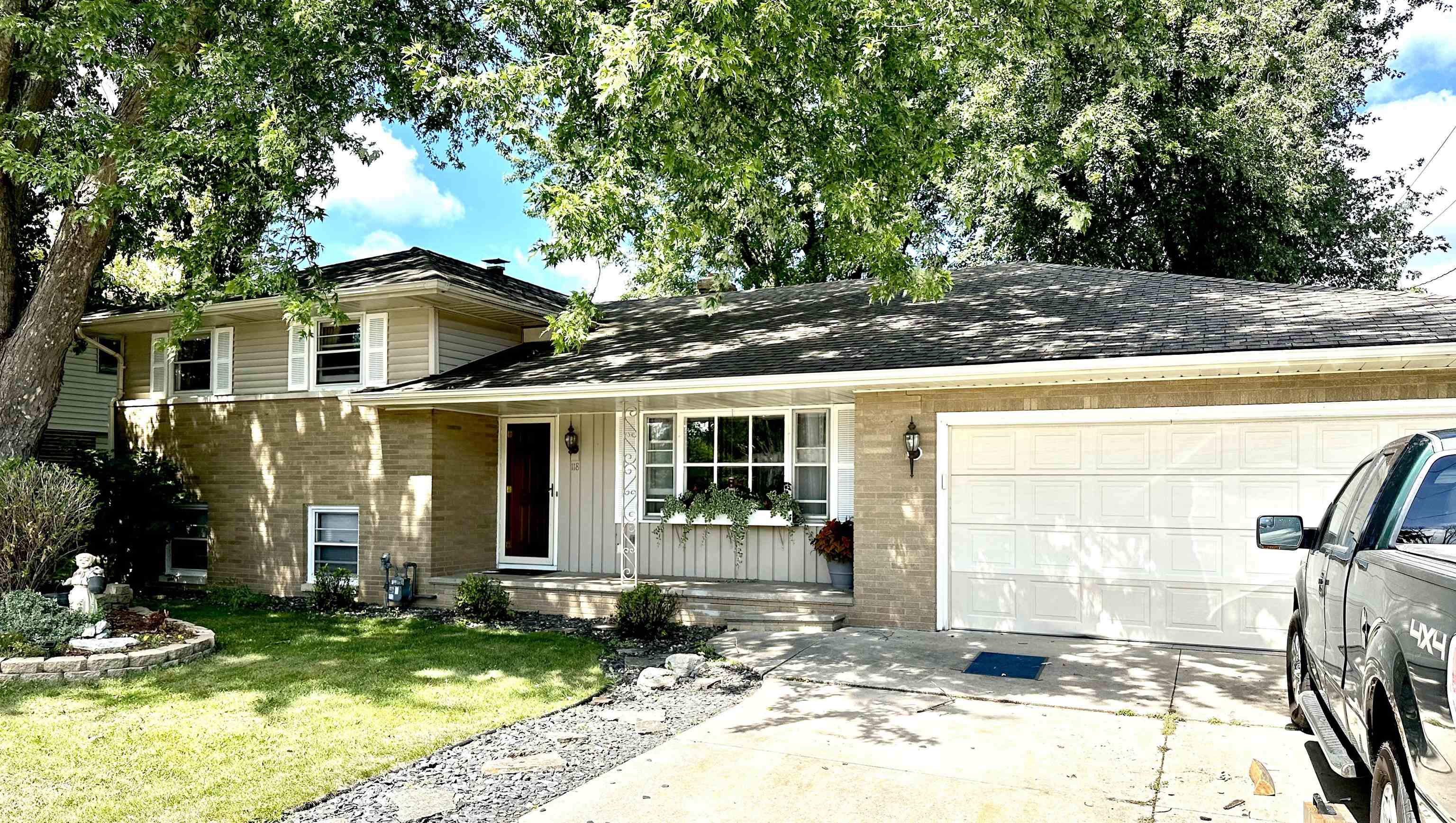 118 W Greenfield Drive