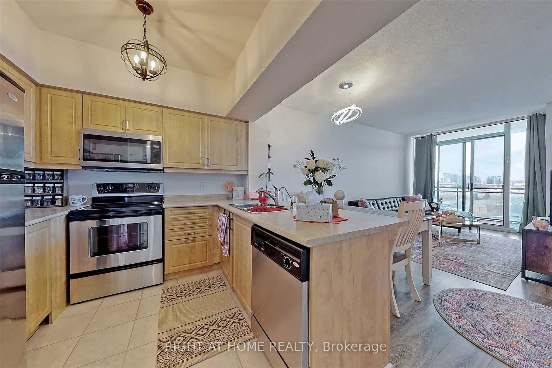 350 Red Maple Rd 817